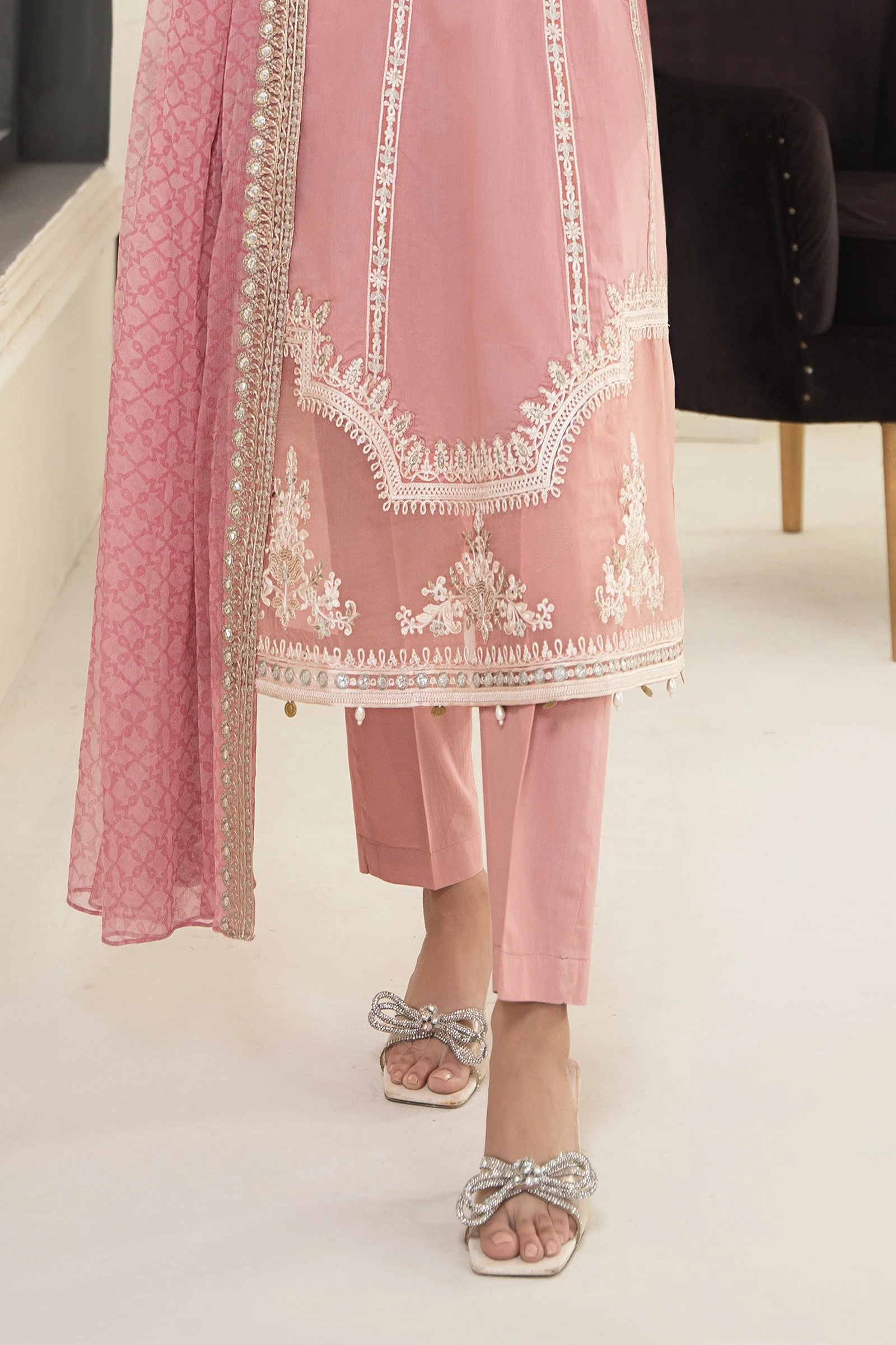 3 Piece Embroidered Lawn Suit - Image 5