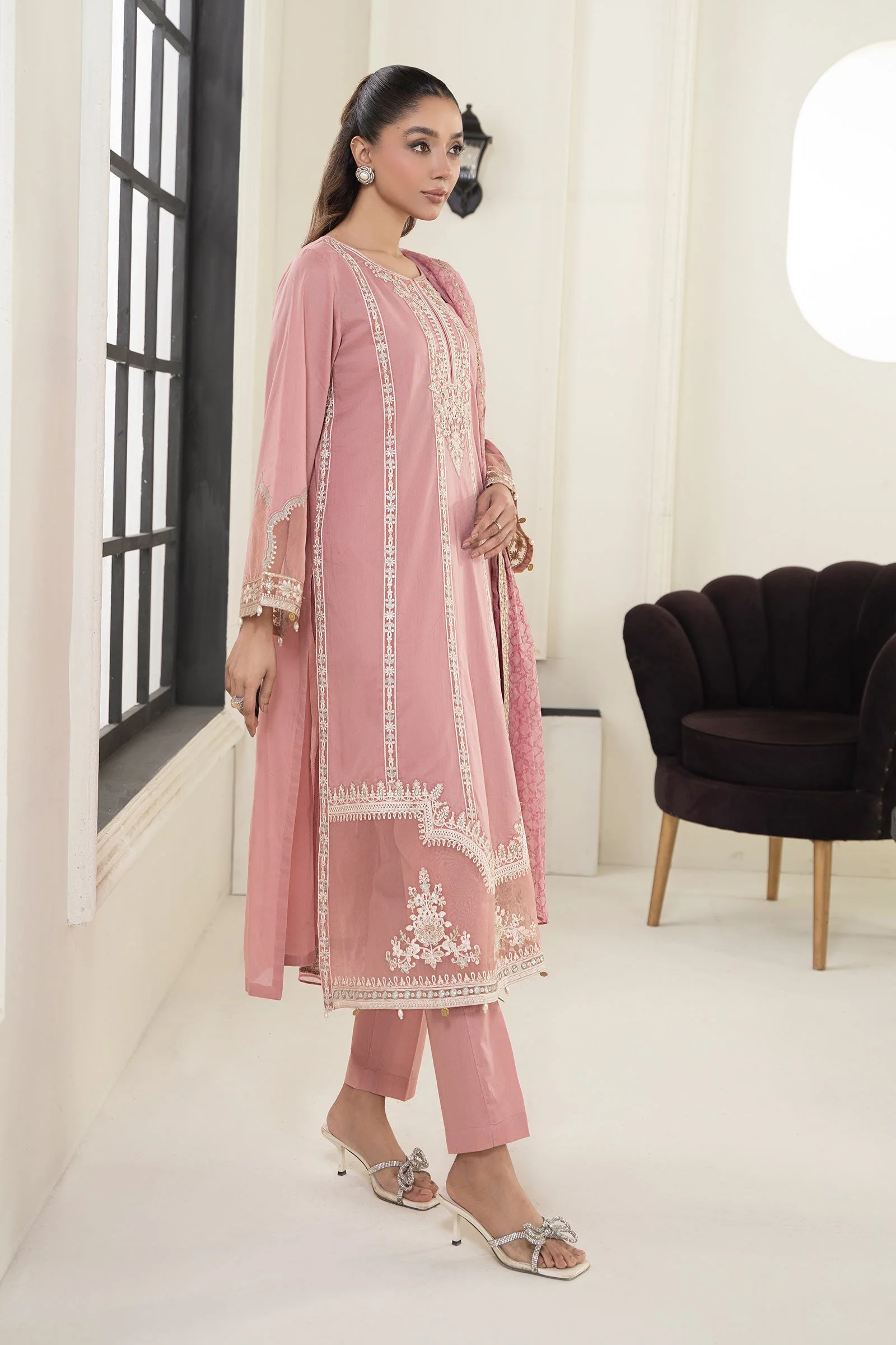 3 Piece Embroidered Lawn Suit - Image 6