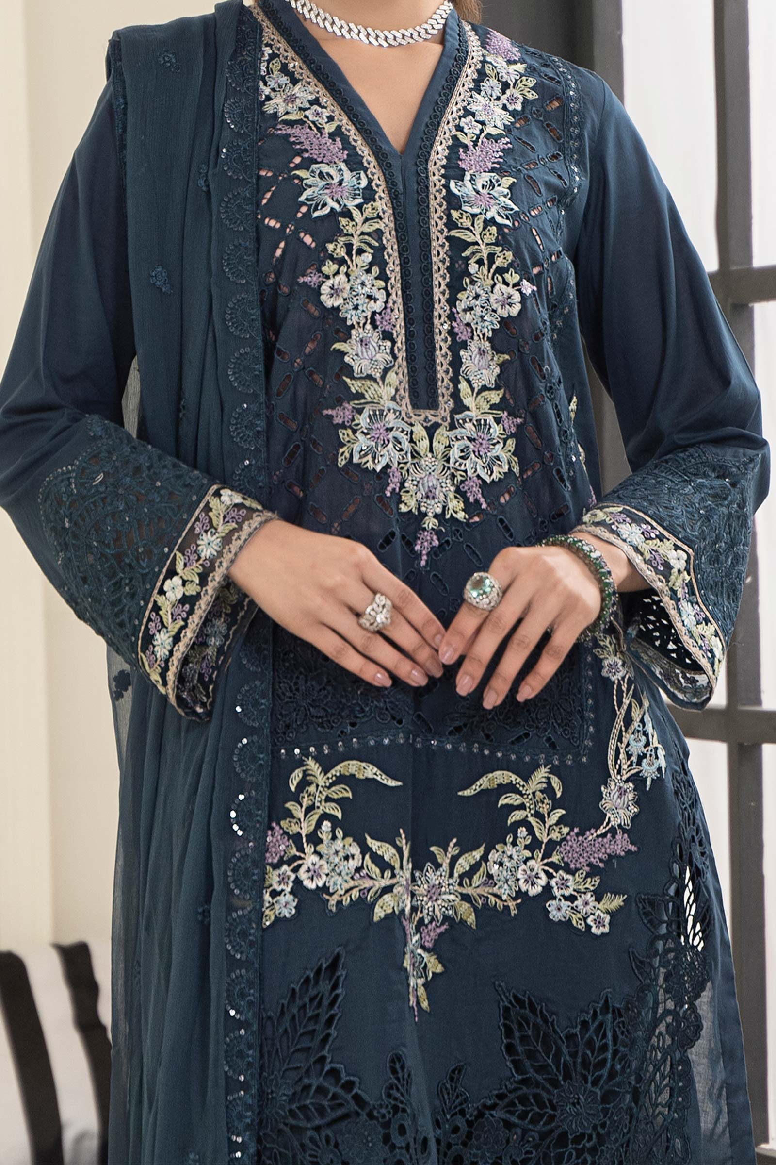 3 Piece Embroidered Lawn Suit - Image 5