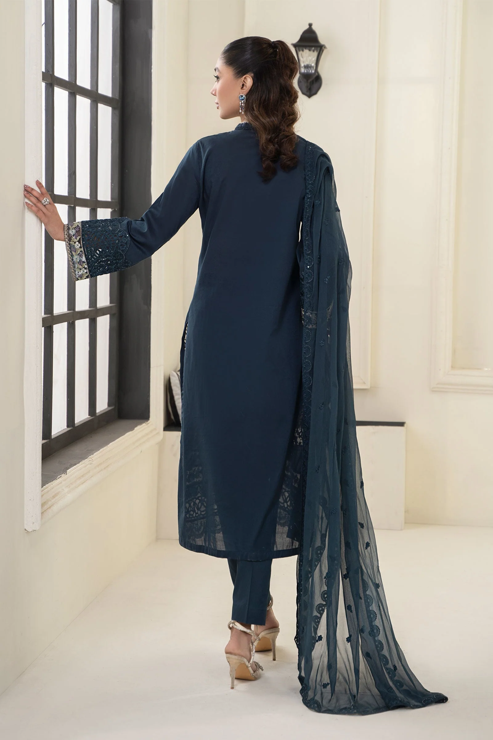 3 Piece Embroidered Lawn Suit - Image 7