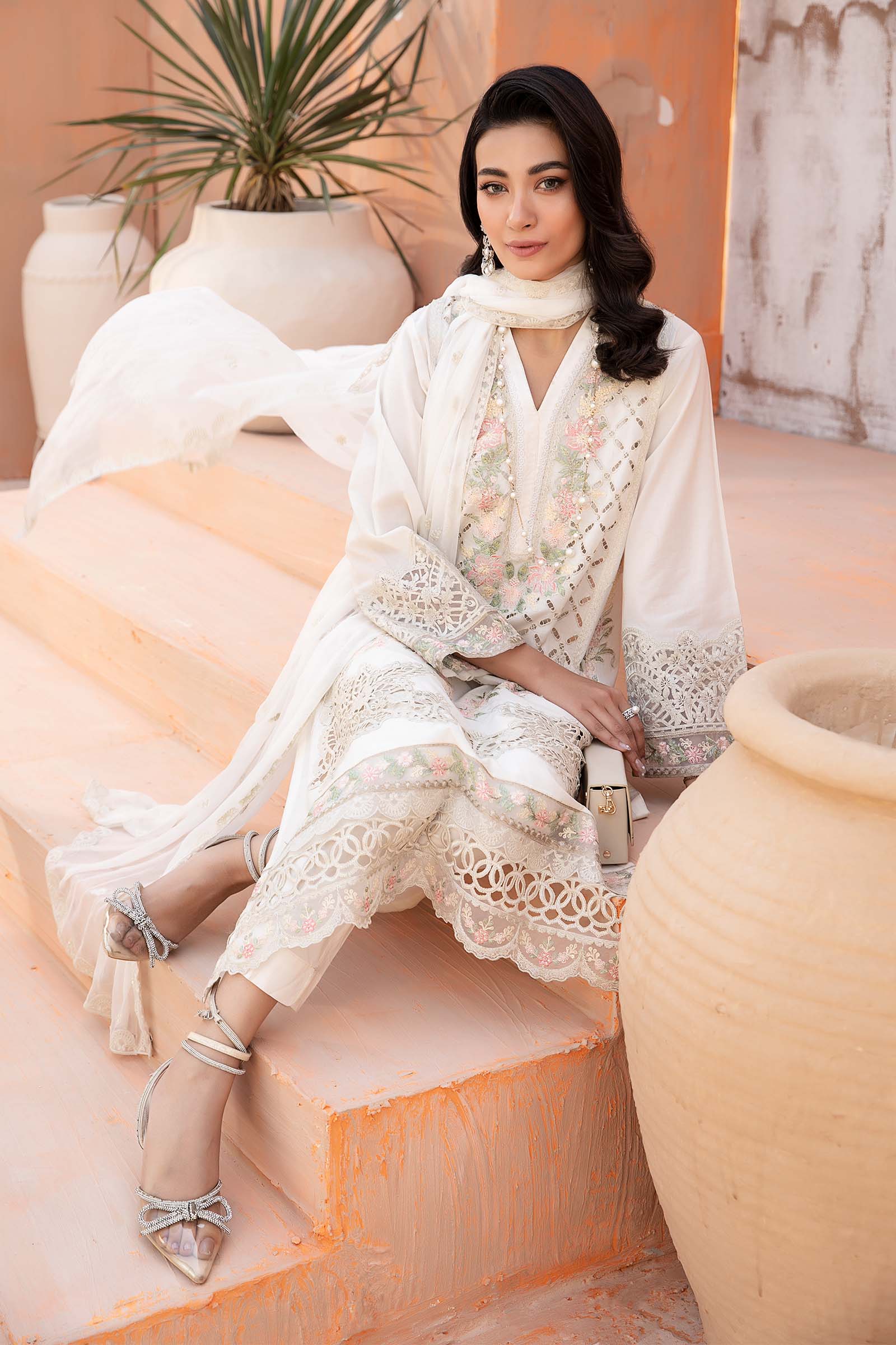 3 Piece Embroidered Lawn Suit - Image 2
