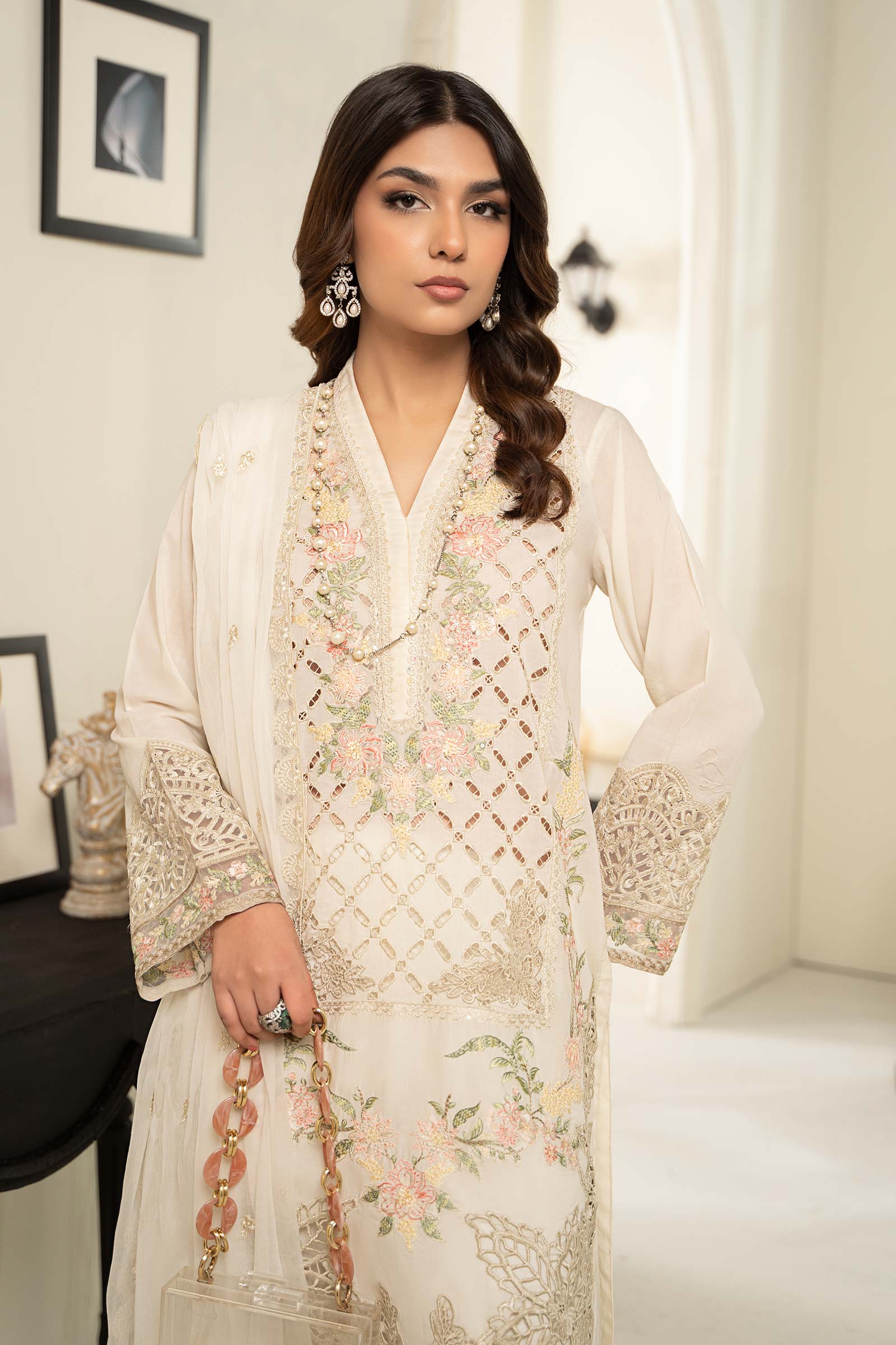 3 Piece Embroidered Lawn Suit - Image 4