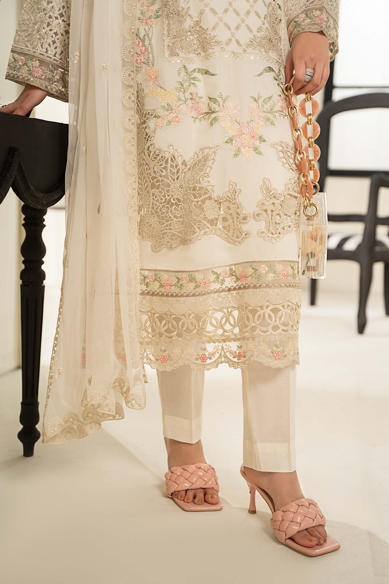 3 Piece Embroidered Lawn Suit - Image 7