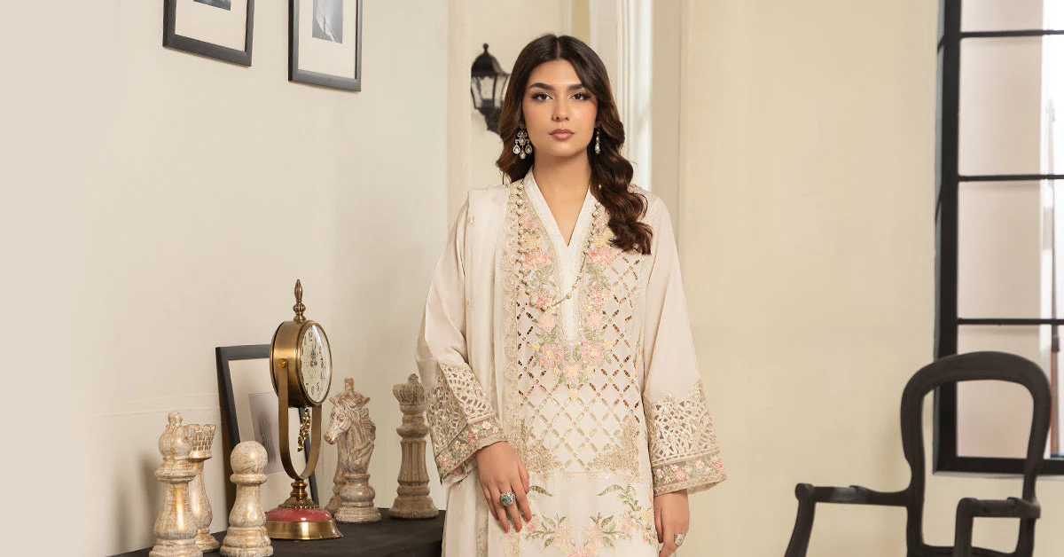 3 Piece Embroidered Lawn Suit - Image 9