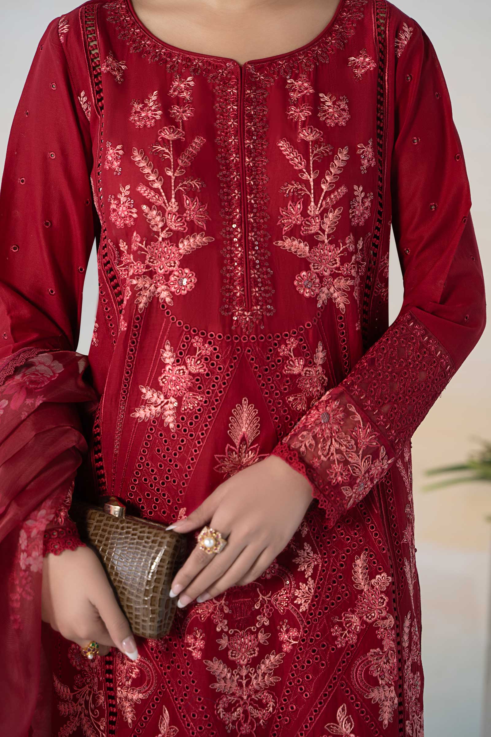 3 Piece Embroidered Lawn Suit - Image 4