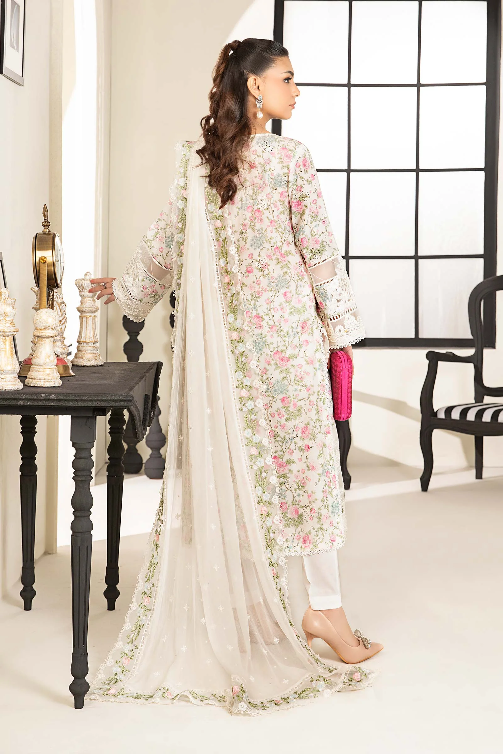 3 Piece Embroidered Lawn Suit - Image 5