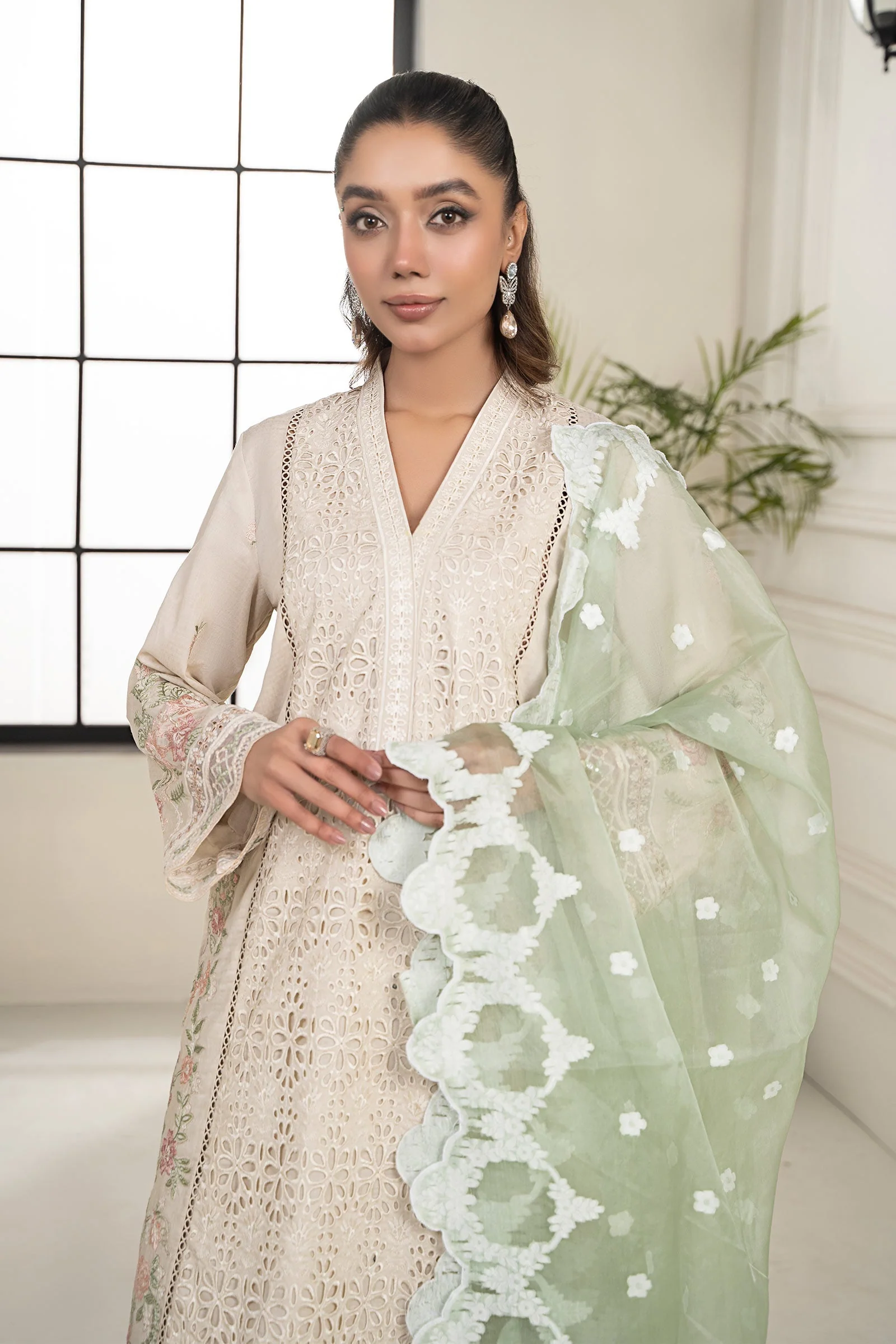 3 Piece Embroidered Lawn Suit - Image 2