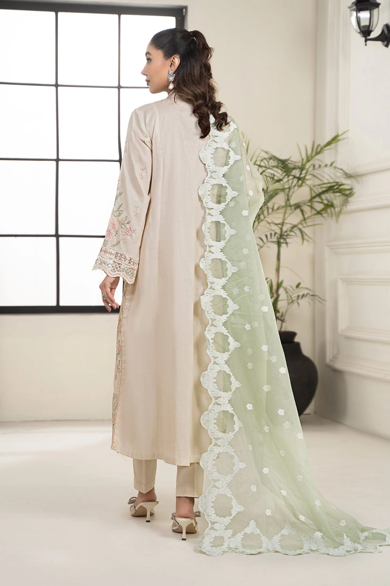 3 Piece Embroidered Lawn Suit - Image 5