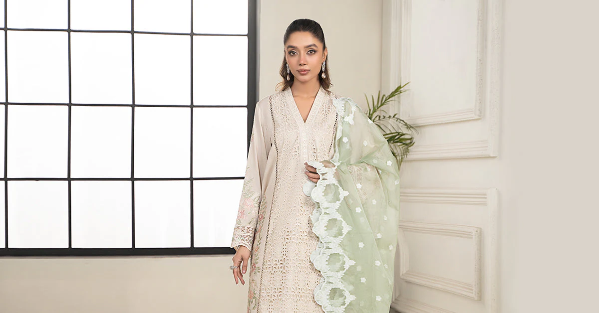 3 Piece Embroidered Lawn Suit - Image 6