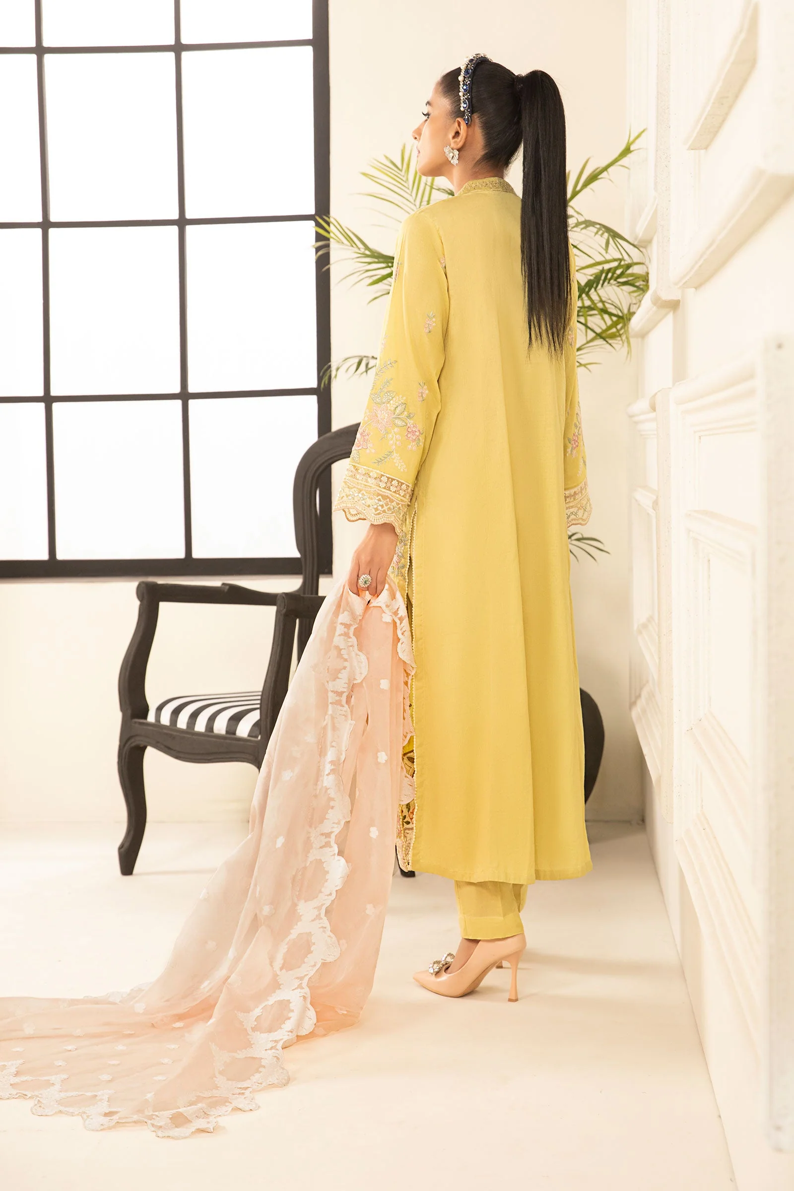 3 Piece Embroidered Lawn Suit - Image 5