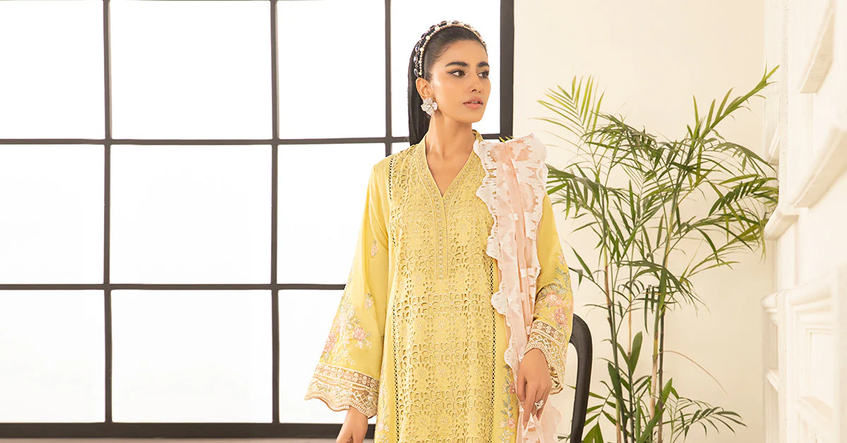 3 Piece Embroidered Lawn Suit - Image 6