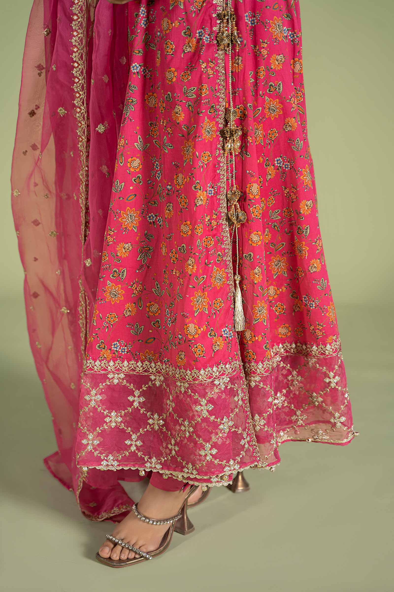3 Piece Embroidered Lawn Suit - Image 8