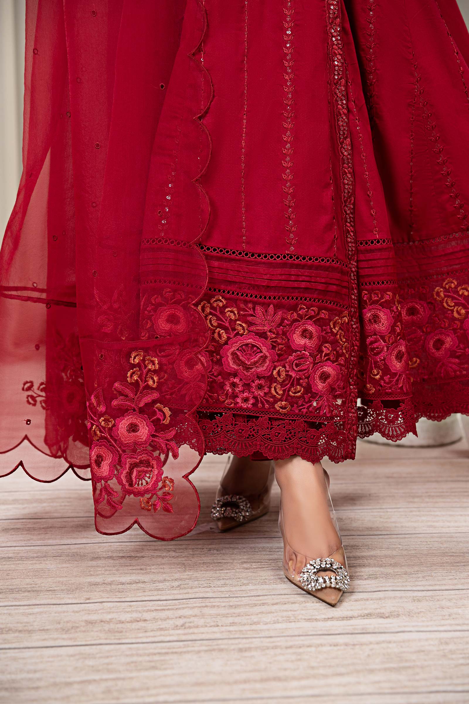 3 Piece Embroidered Lawn Suit - Image 4