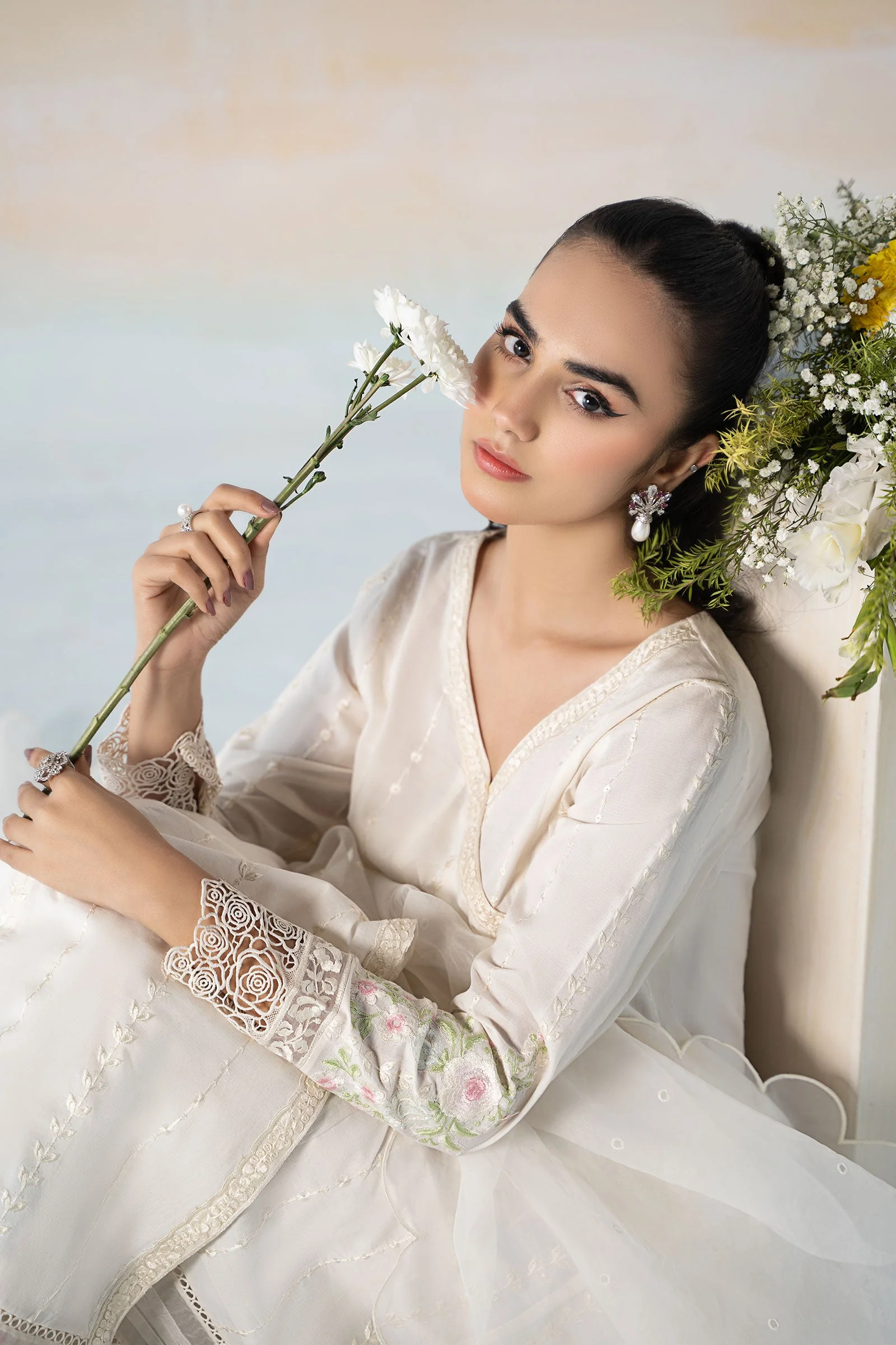 3 Piece Embroidered Lawn Suit - Image 2