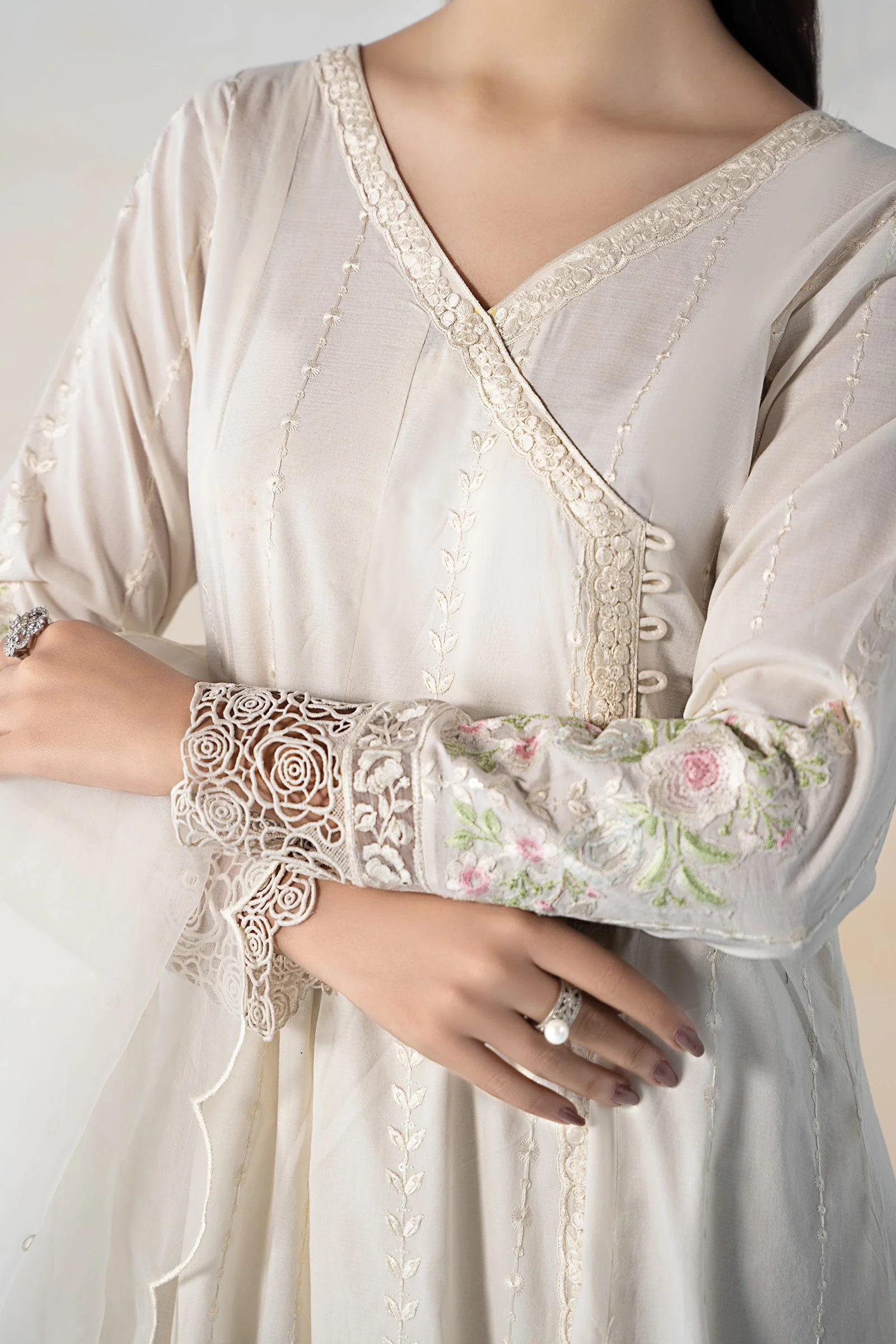 3 Piece Embroidered Lawn Suit - Image 3