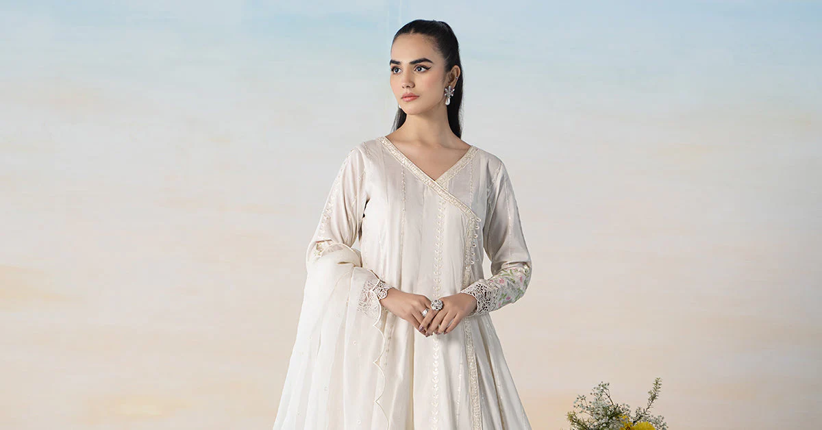 3 Piece Embroidered Lawn Suit - Image 8
