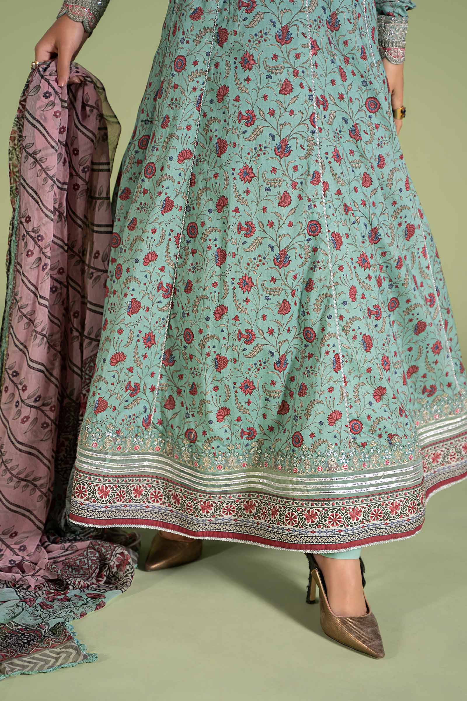 3 Piece Embroidered Lawn Suit - Image 6