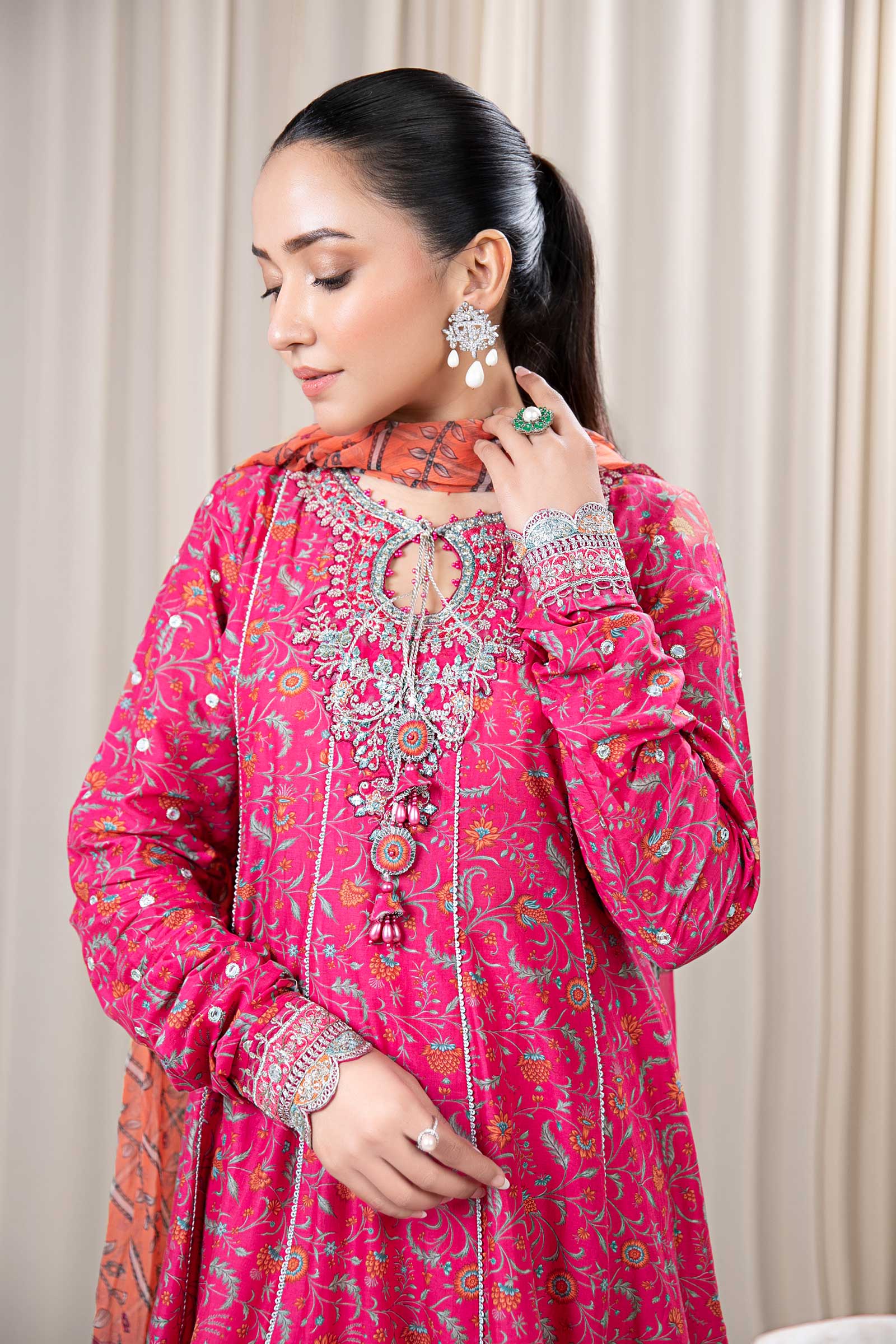 3 Piece Embroidered Lawn Suit - Image 2
