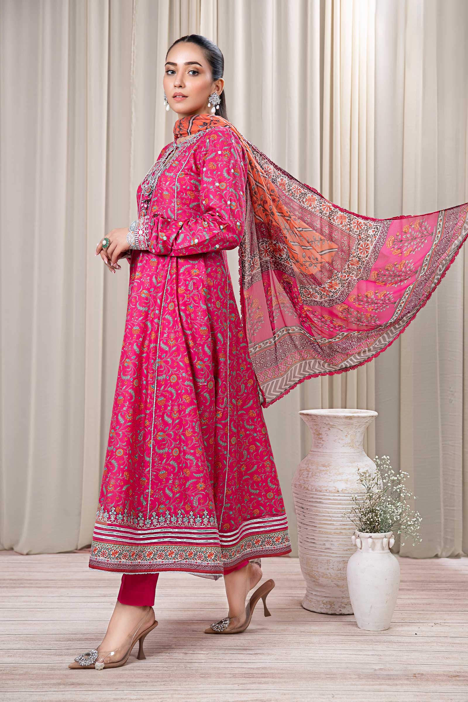 3 Piece Embroidered Lawn Suit - Image 4