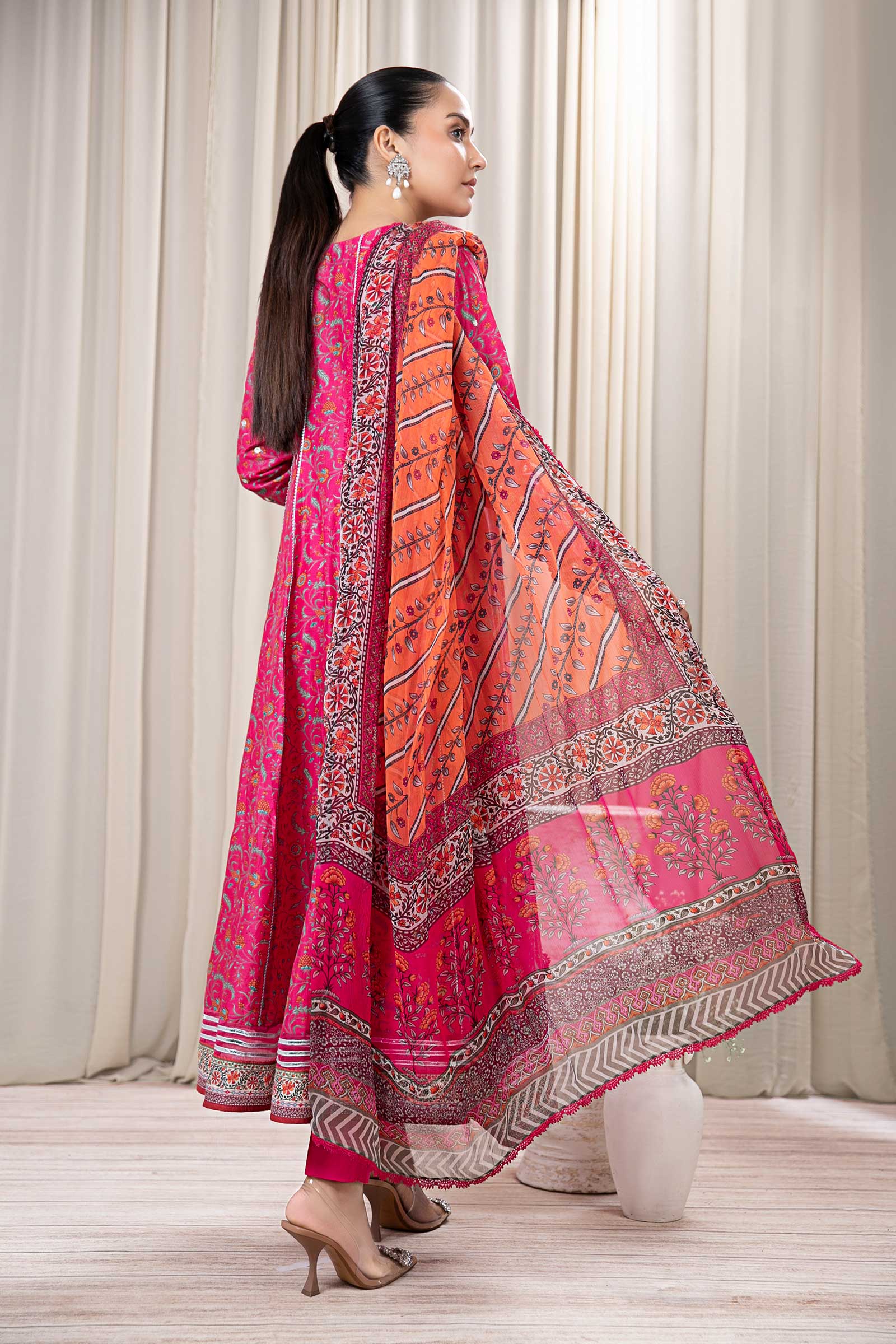 3 Piece Embroidered Lawn Suit - Image 5