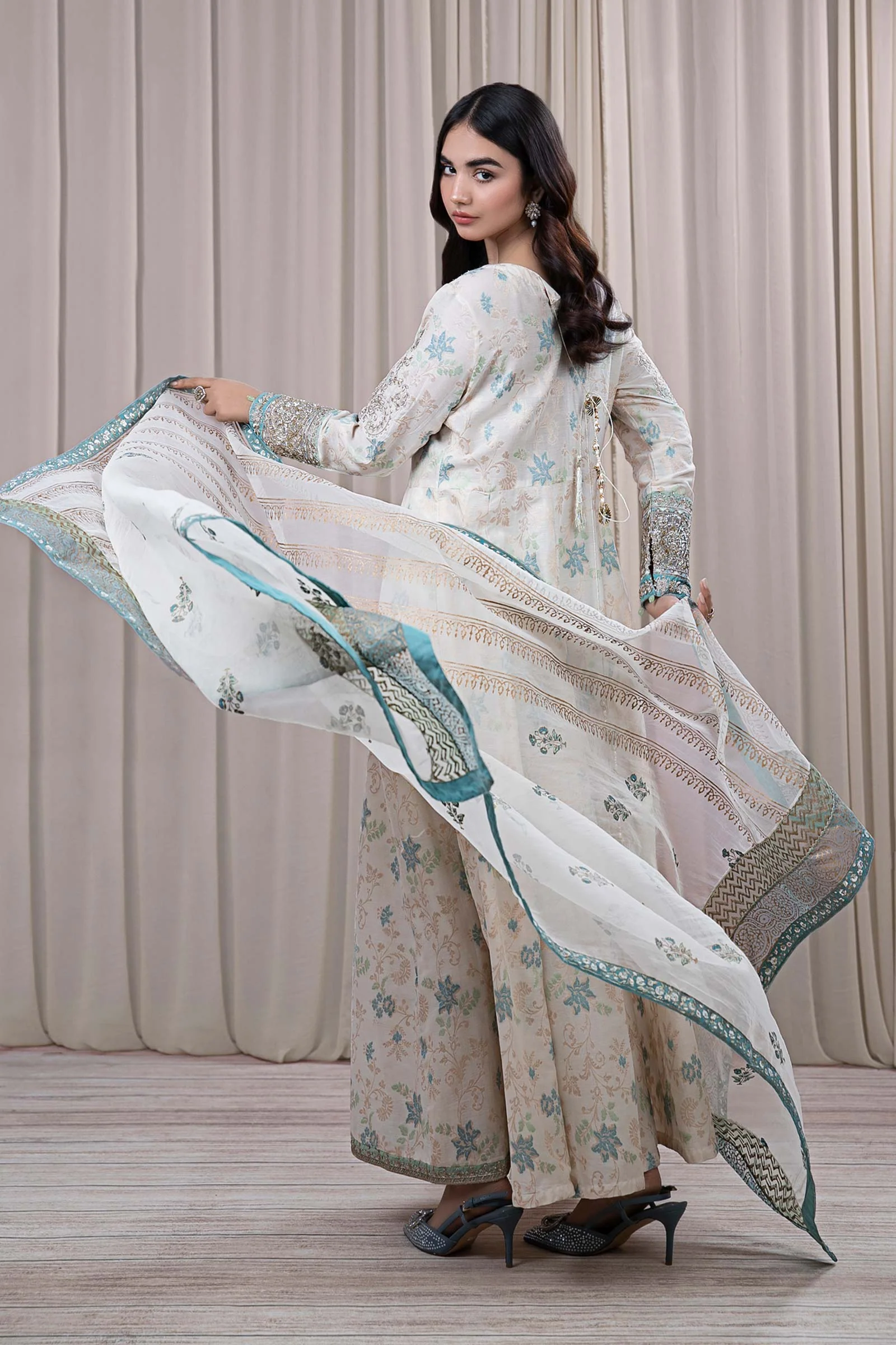 3 Piece Embroidered Jacquard Broshia Suit - Image 3
