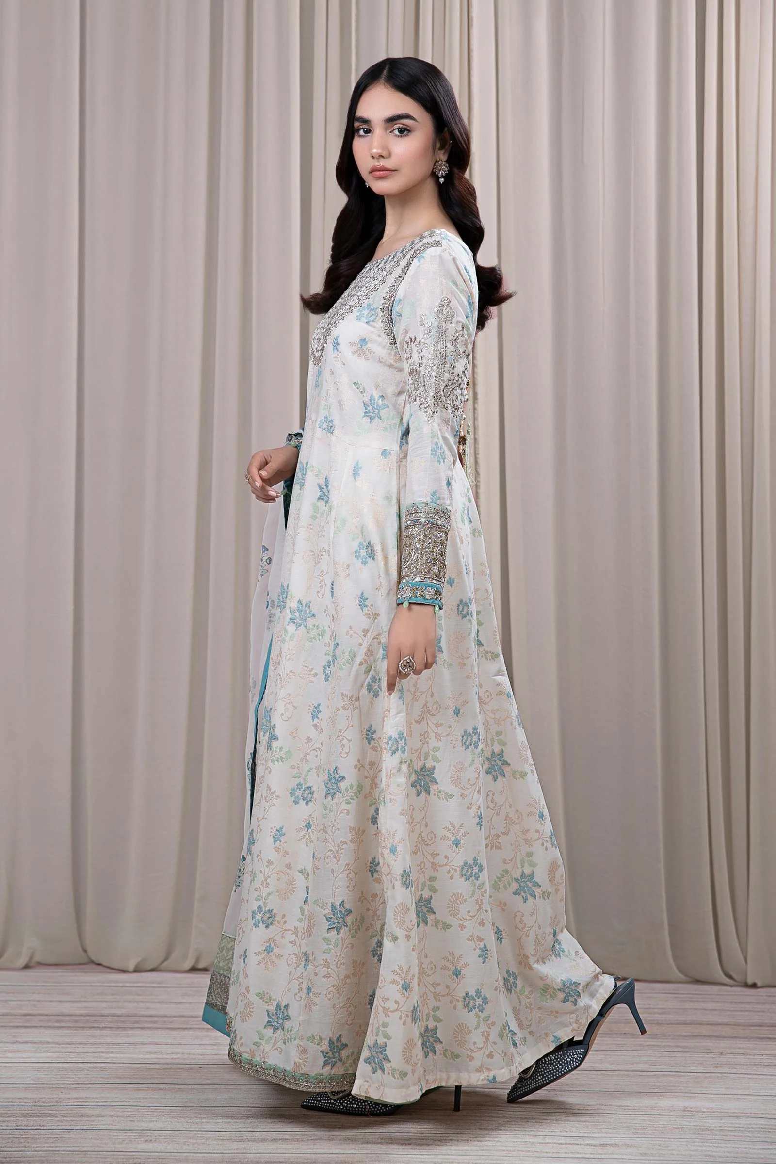 3 Piece Embroidered Jacquard Broshia Suit - Image 8