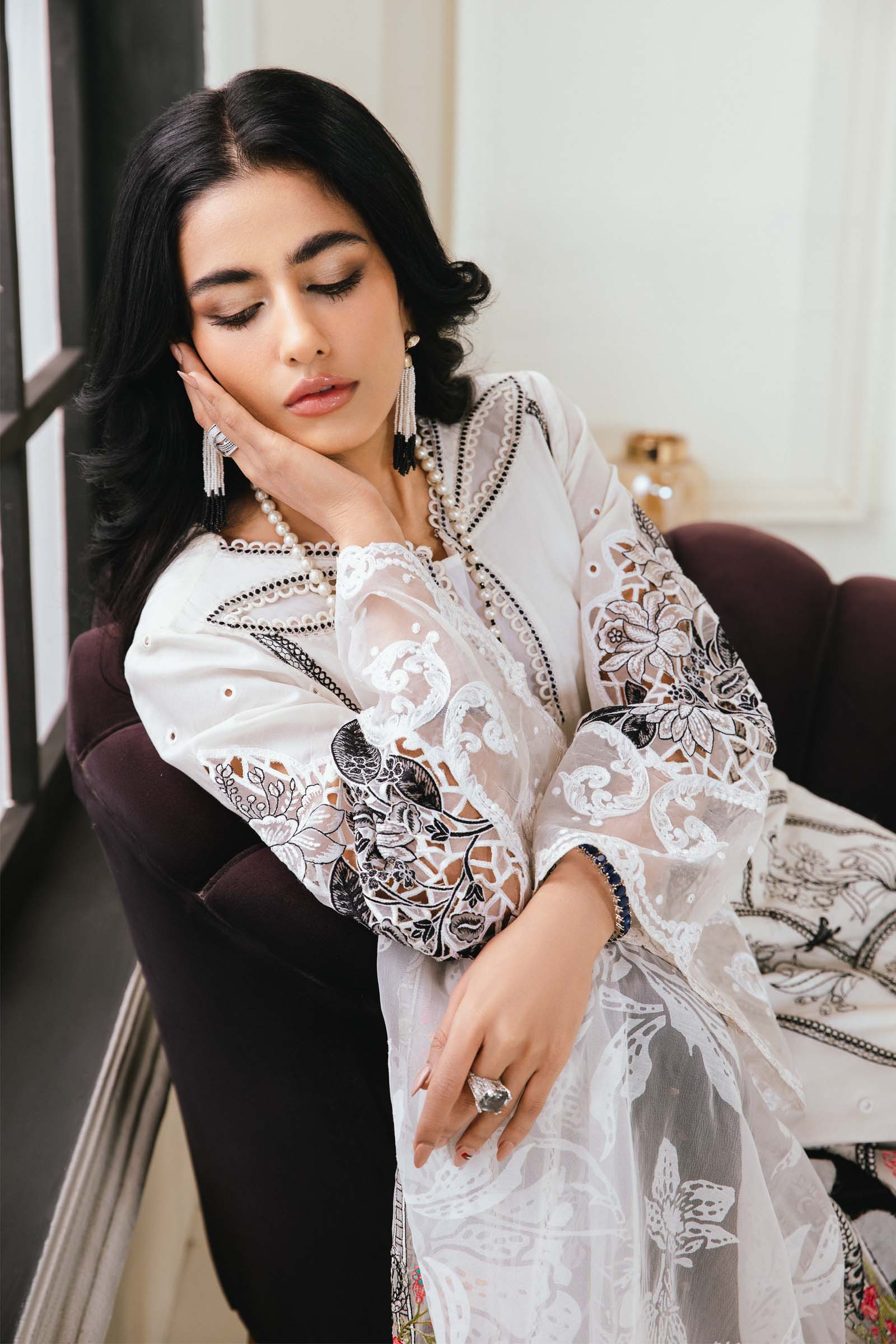 3 Piece Embroidered Lawn Suit - Image 3