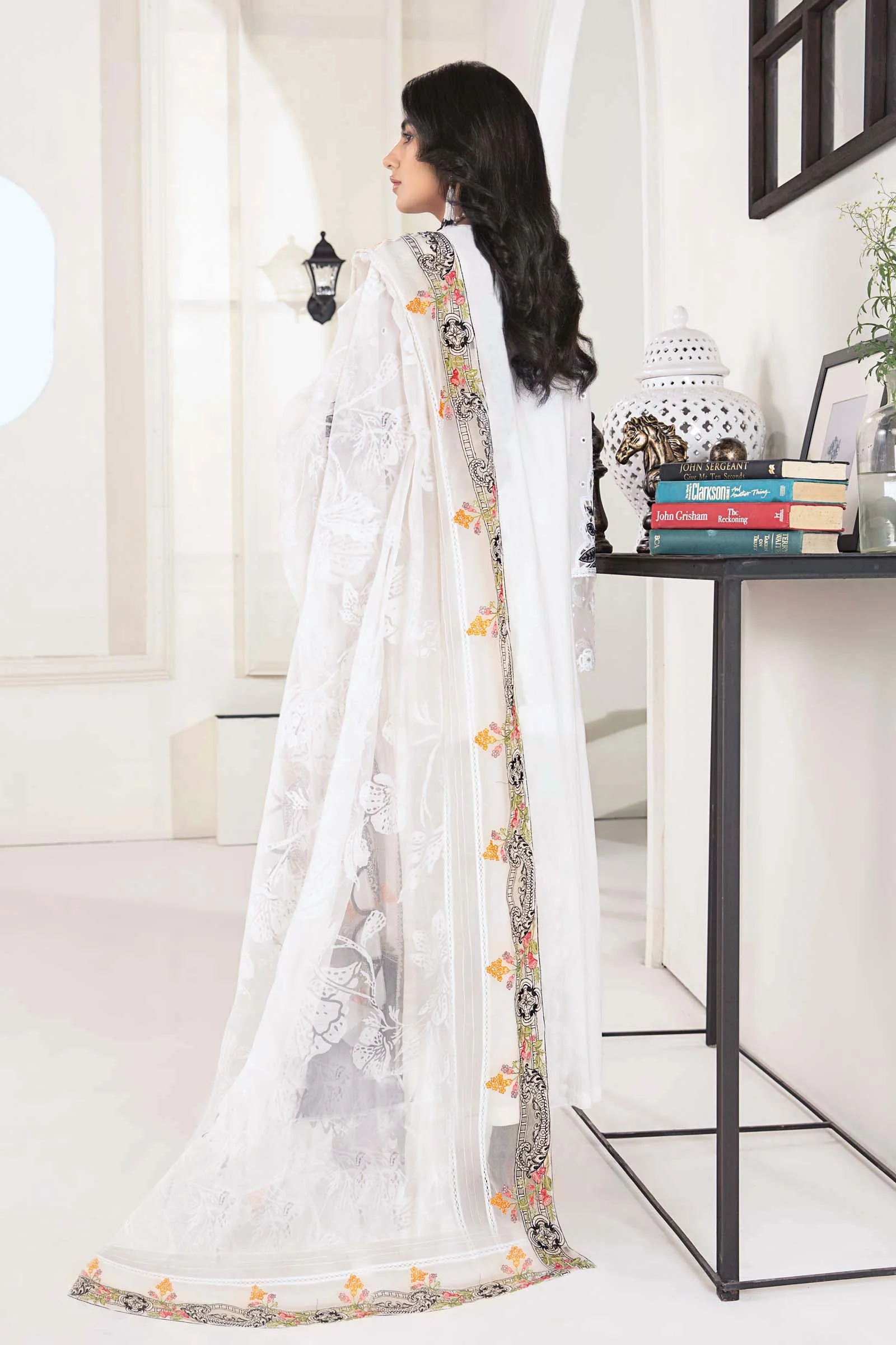 3 Piece Embroidered Lawn Suit - Image 7