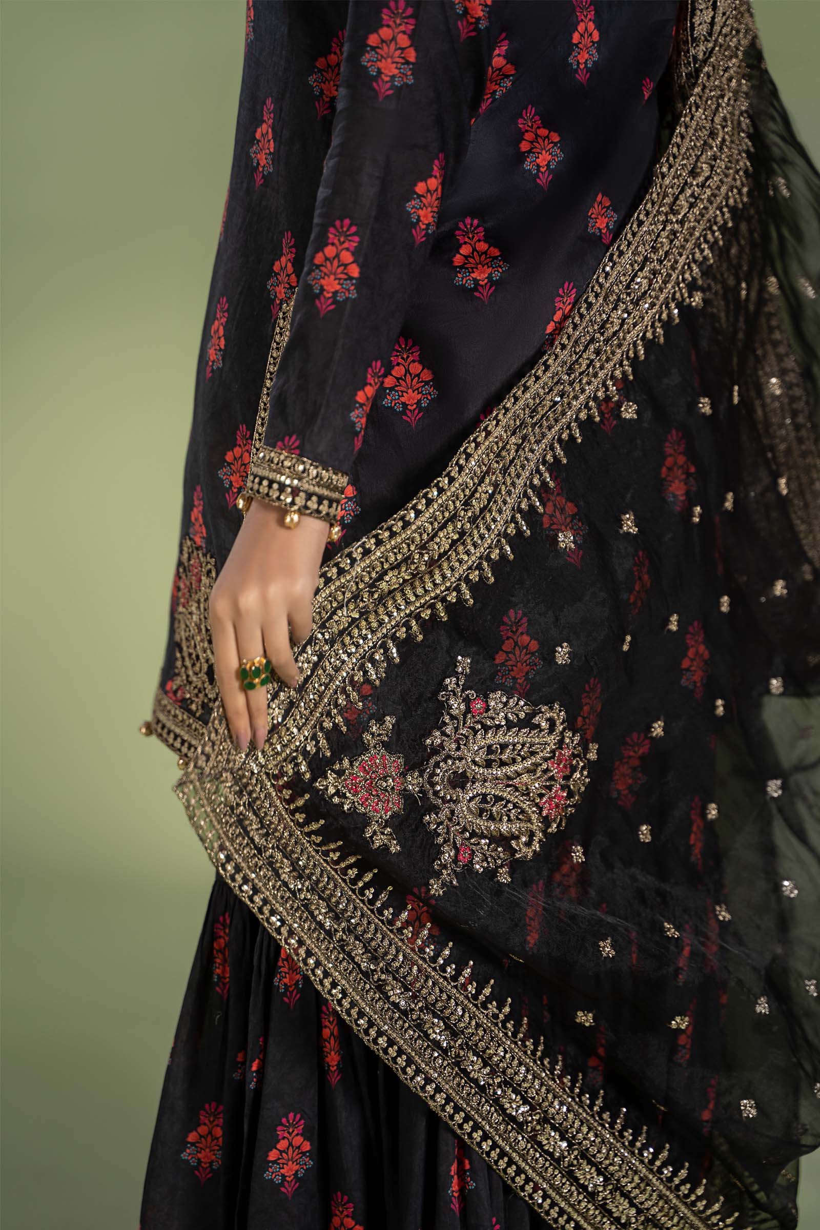 3 Piece Embroidered Lawn Suit - Image 5