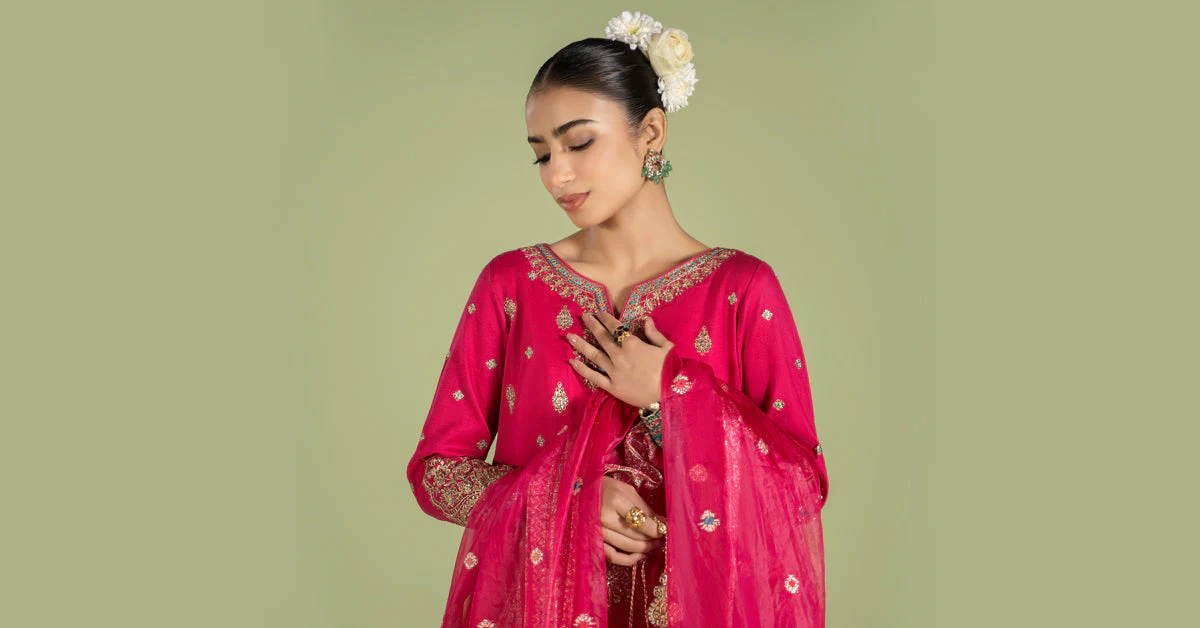 3 Piece Embroidered Lawn Suit - Image 9