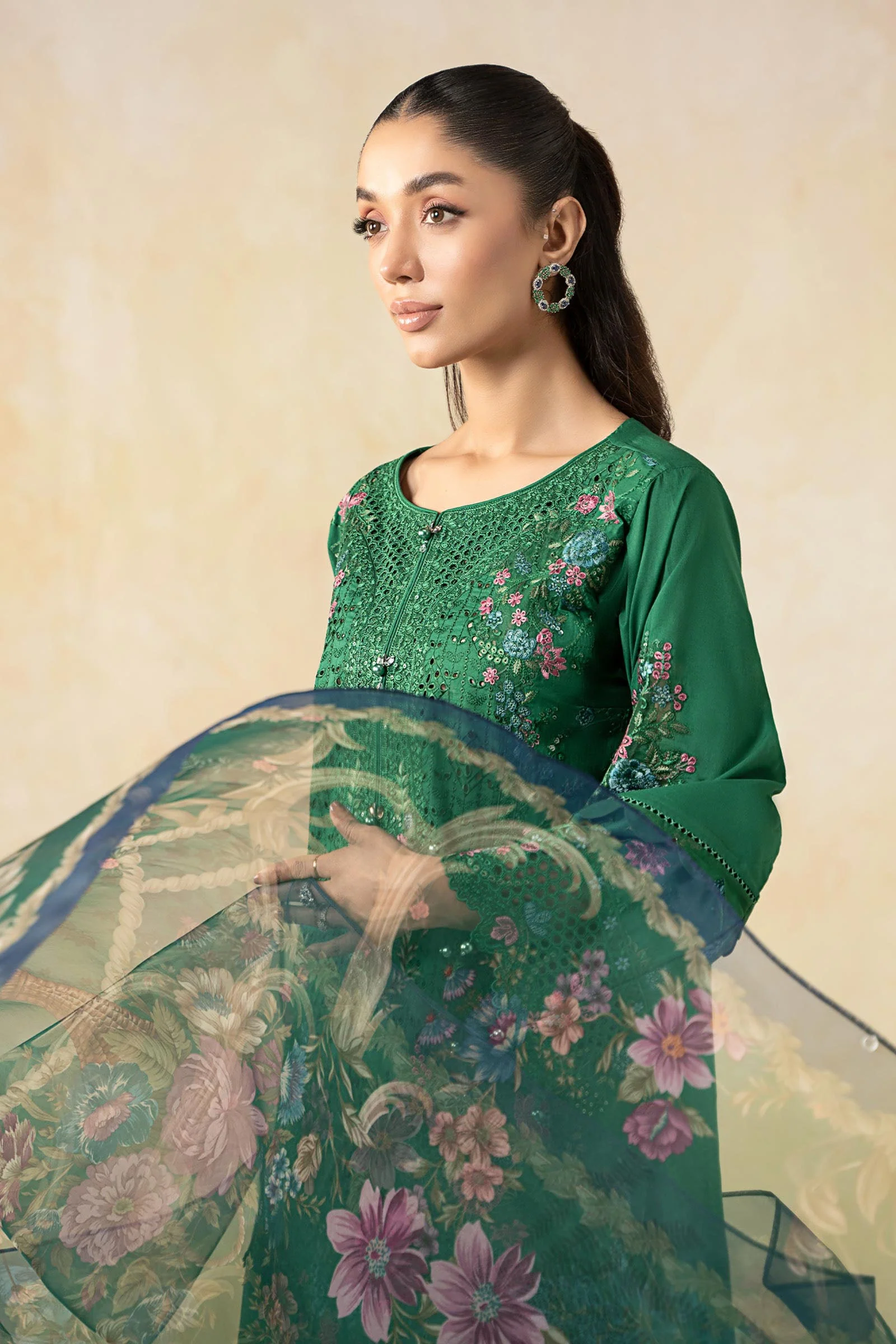 3 Piece Embroidered Lawn Suit - Image 3