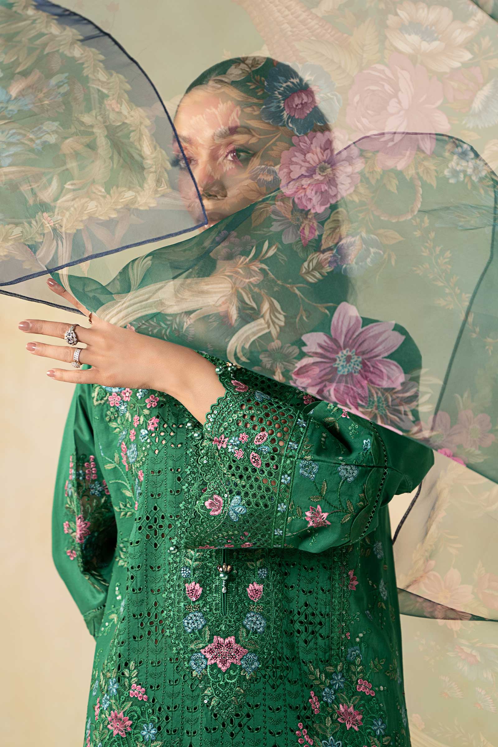 3 Piece Embroidered Lawn Suit - Image 4