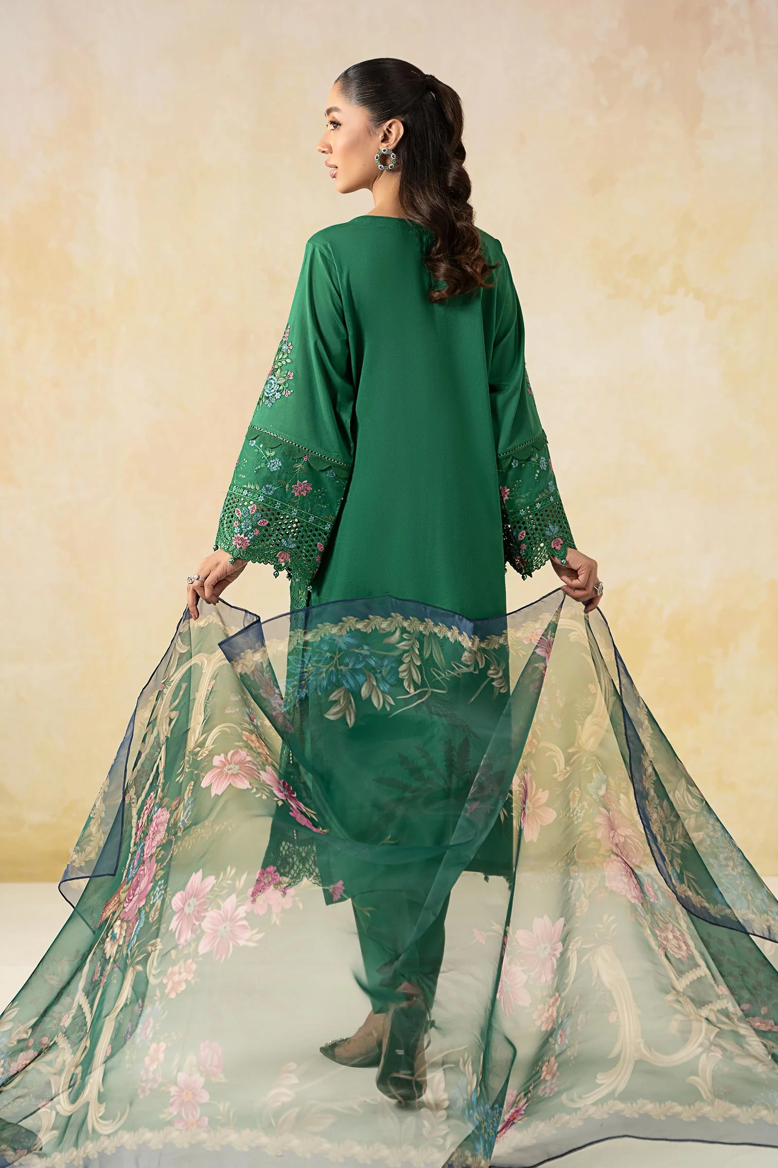 3 Piece Embroidered Lawn Suit - Image 7