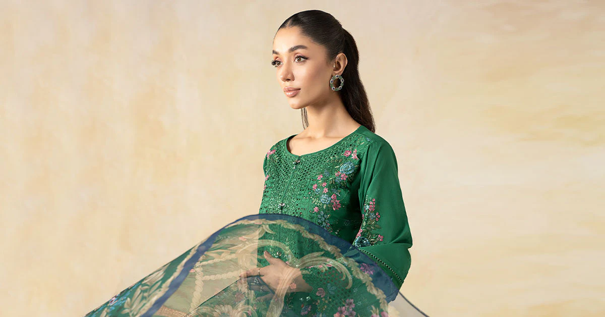 3 Piece Embroidered Lawn Suit - Image 8