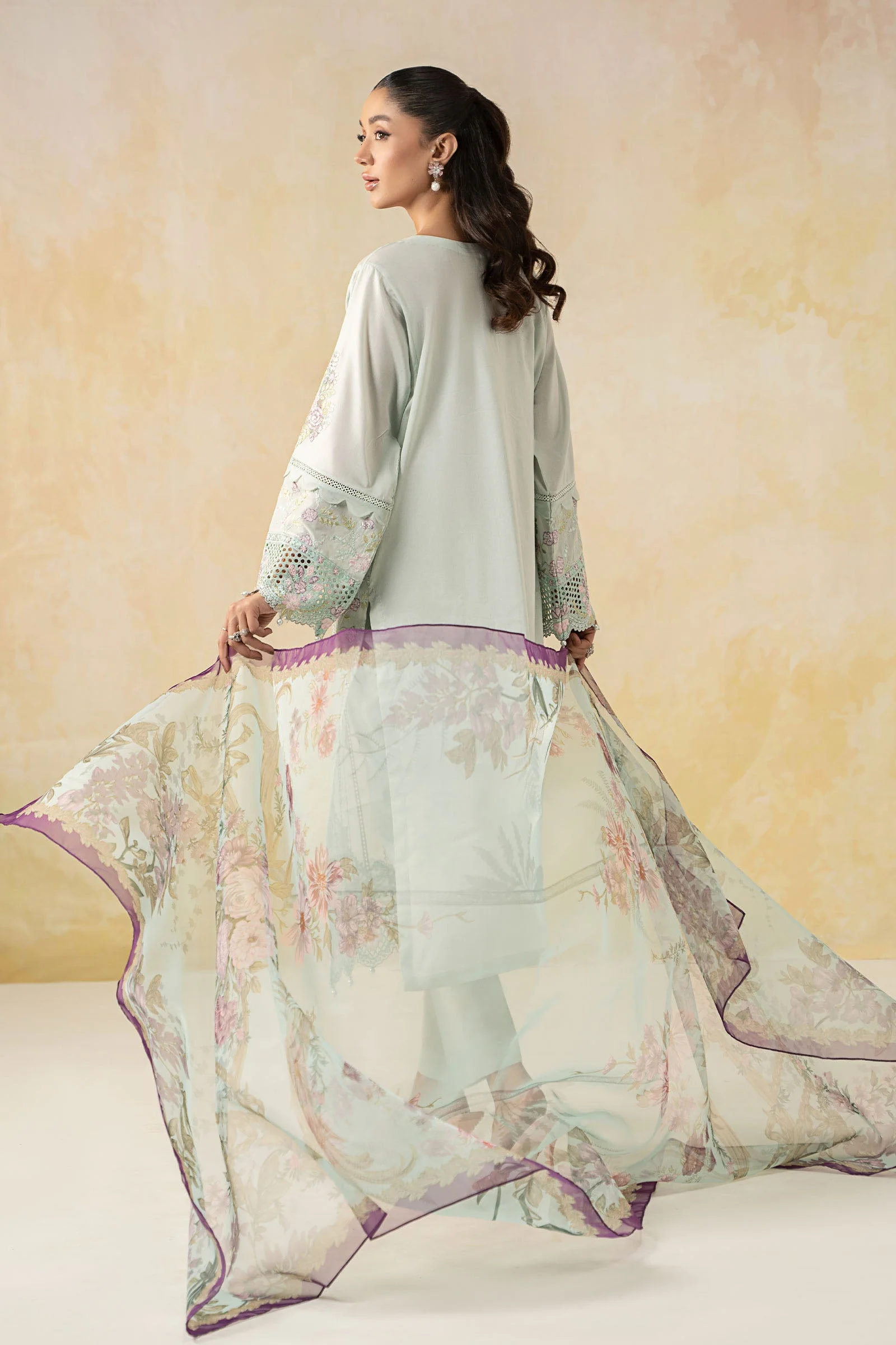 3 Piece Embroidered Lawn Suit - Image 4