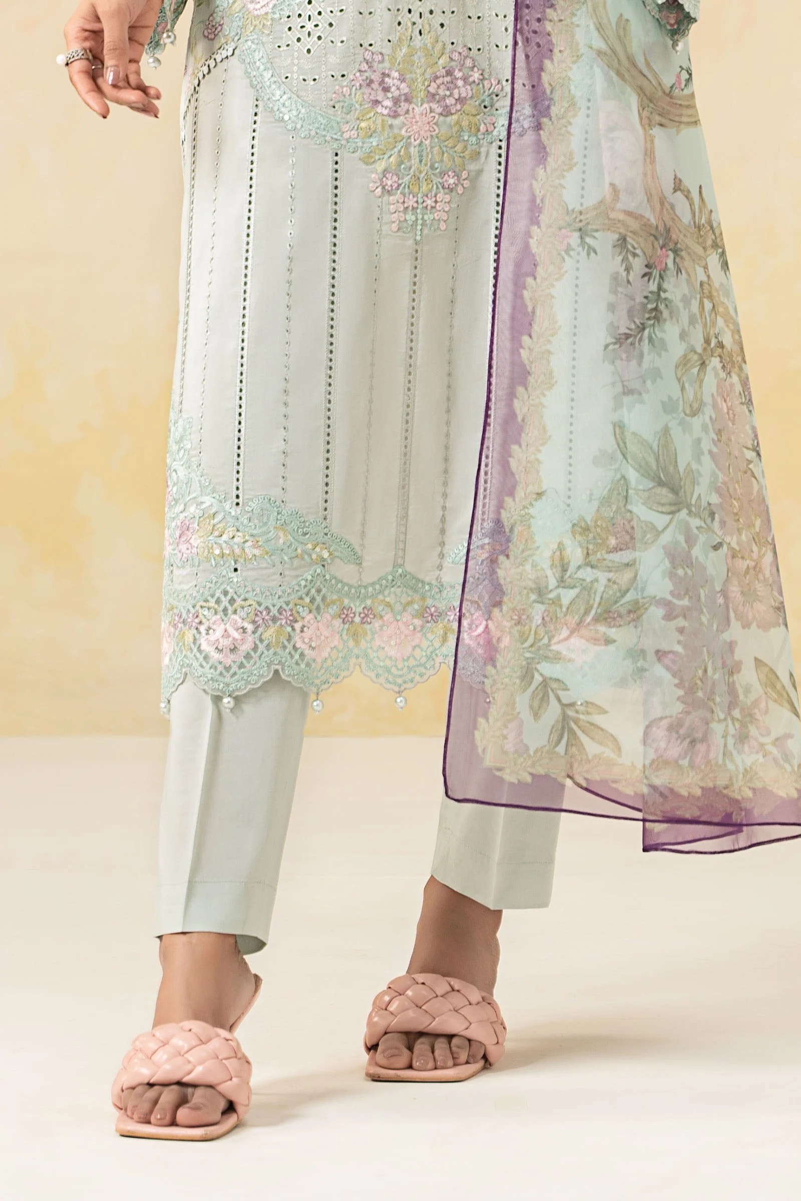 3 Piece Embroidered Lawn Suit - Image 5