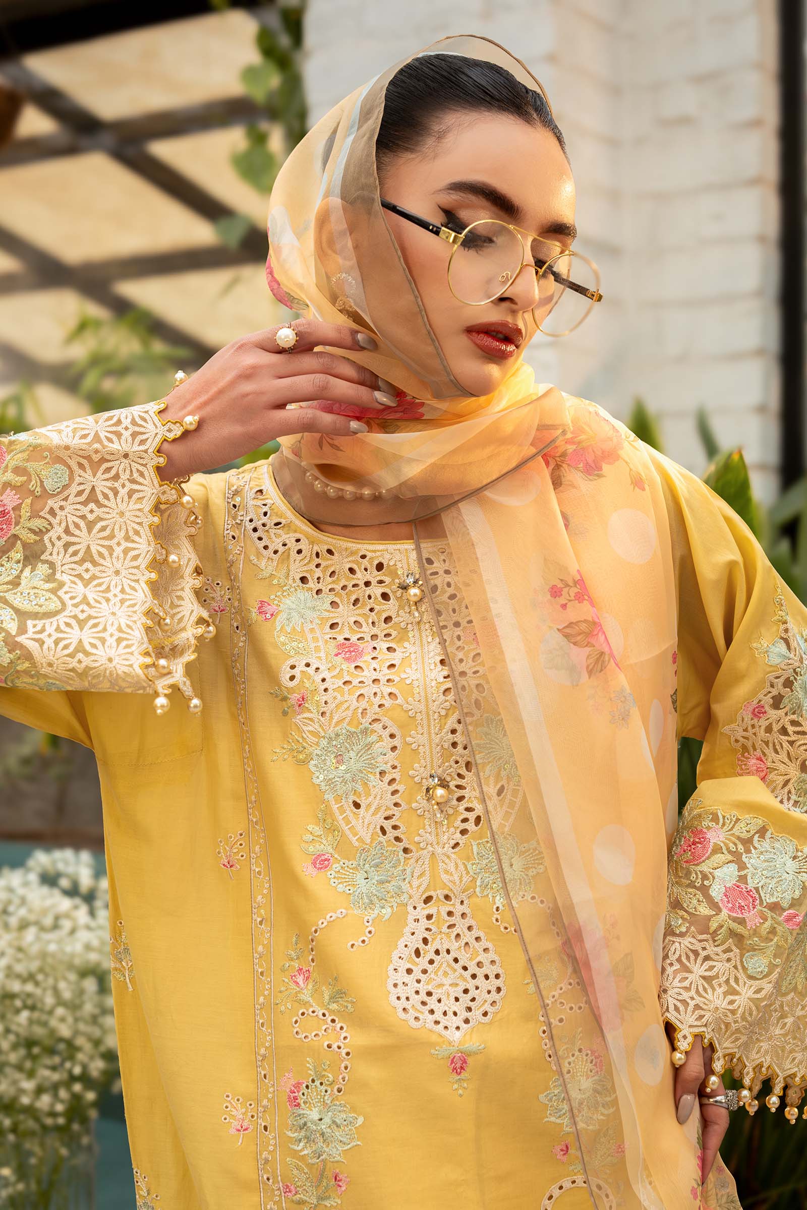 3 Piece Embroidered Lawn Suit - Image 2