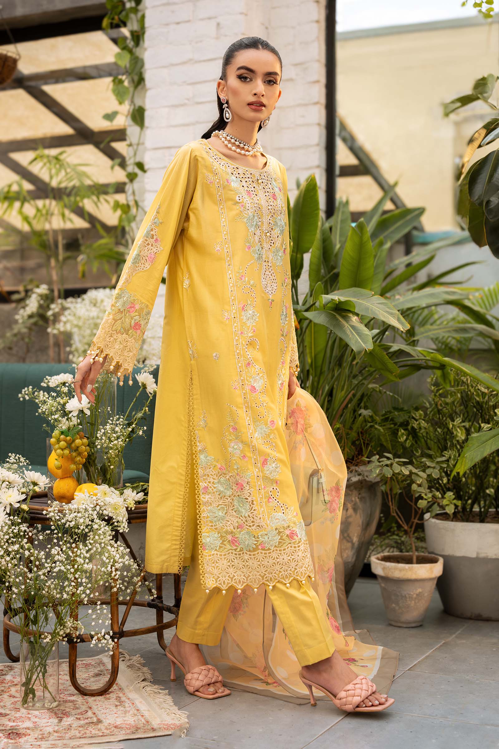 3 Piece Embroidered Lawn Suit - Image 4