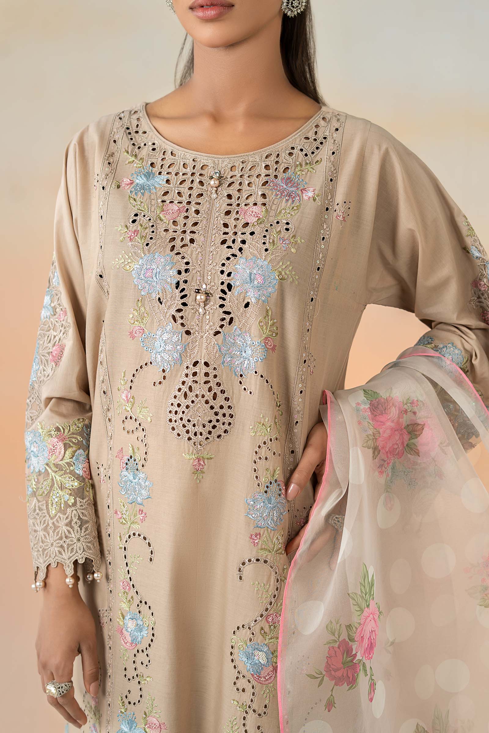 3 Piece Embroidered Lawn Suit - Image 3