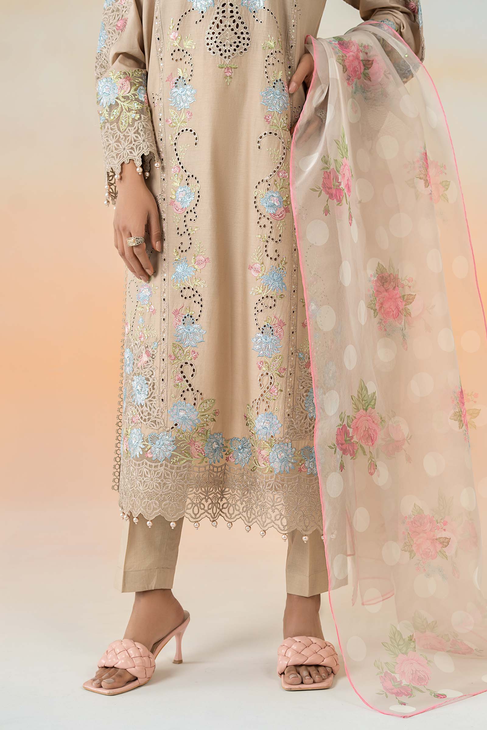 3 Piece Embroidered Lawn Suit - Image 4