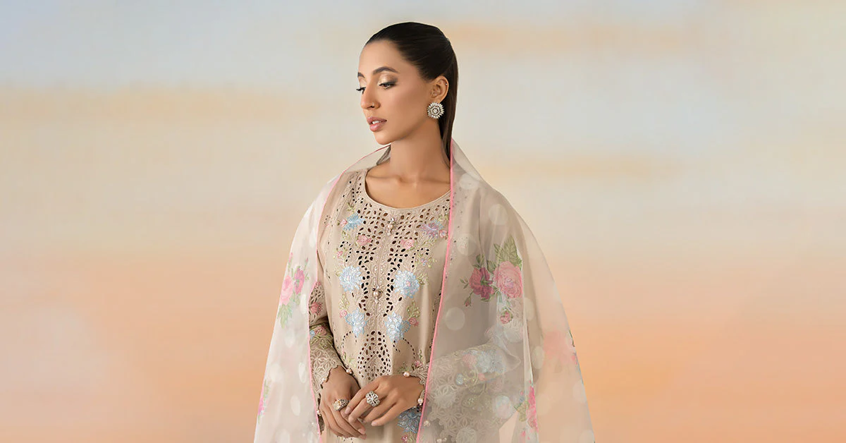 3 Piece Embroidered Lawn Suit - Image 7