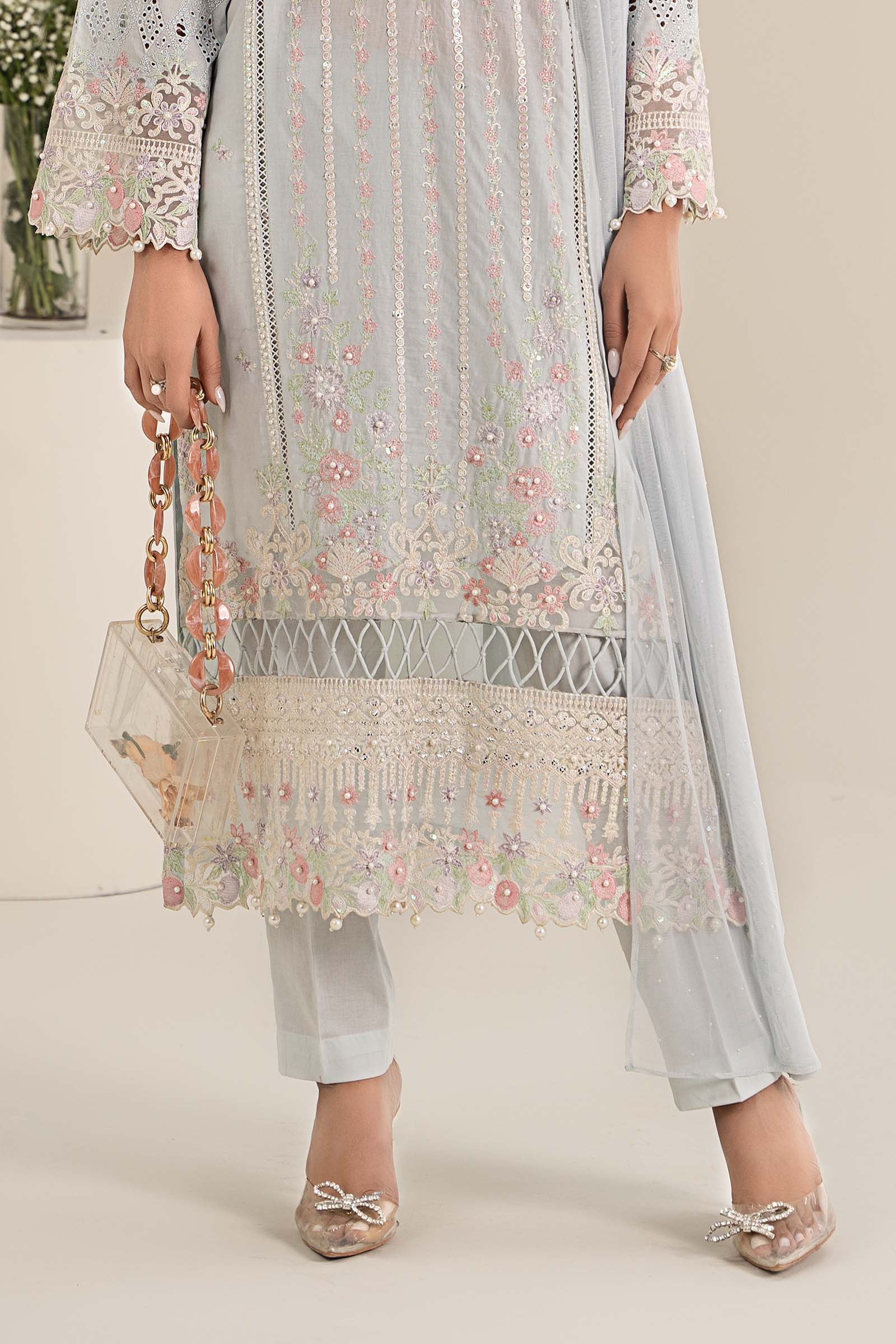3 Piece Embroidered Lawn Suit - Image 4