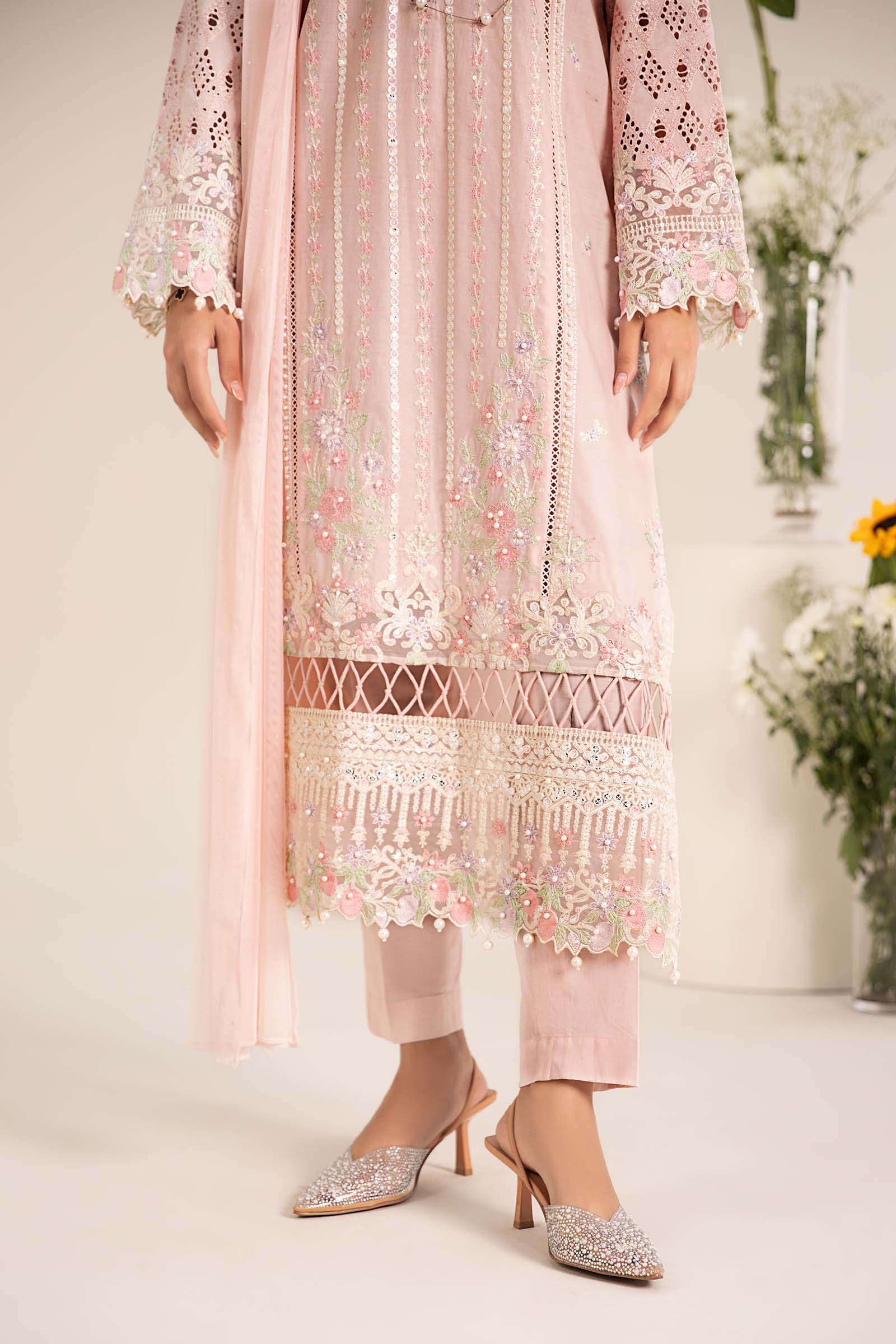 3 Piece Embroidered Lawn Suit - Image 4