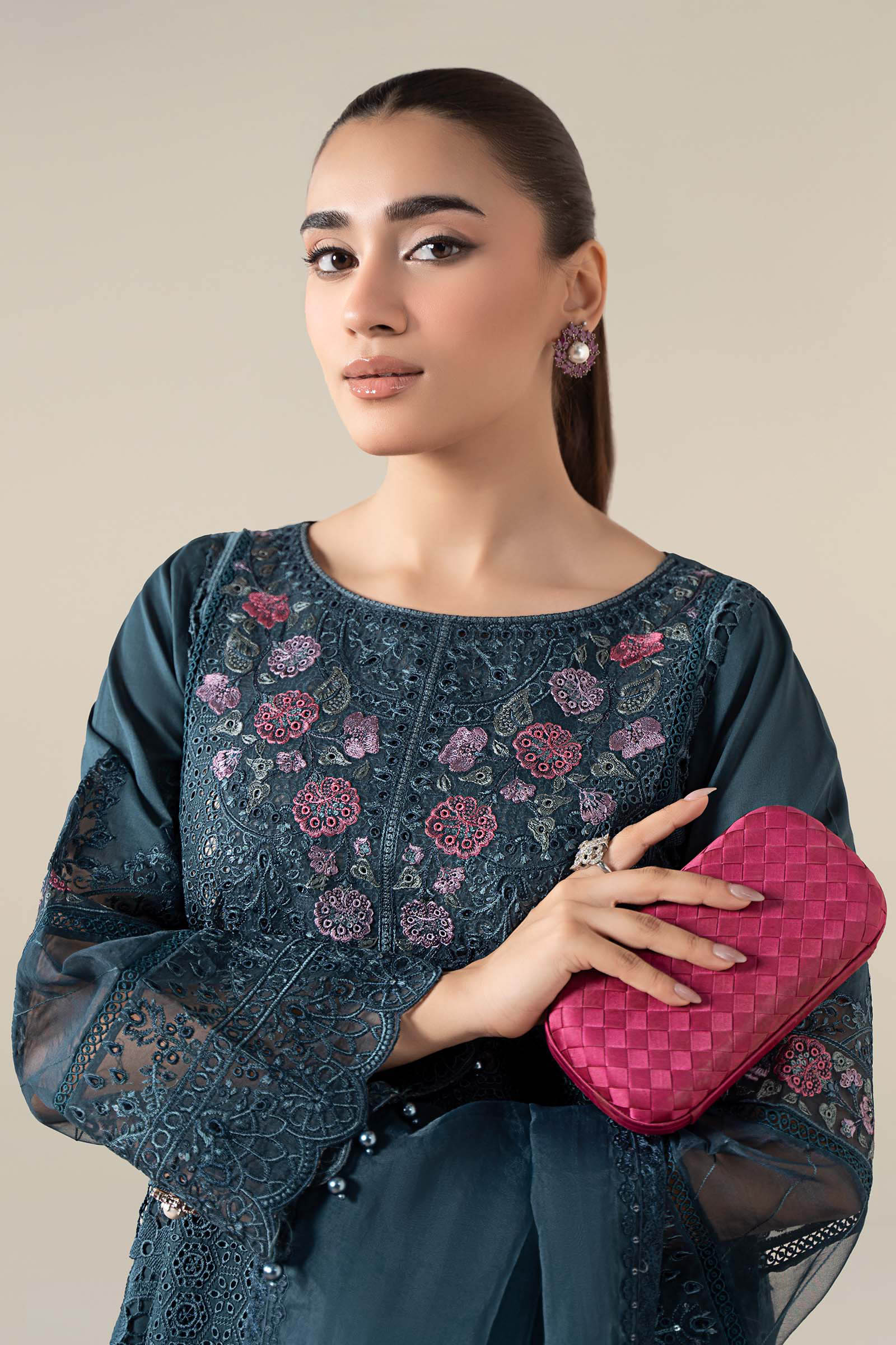 3 Piece Embroidered Lawn Suit - Image 3