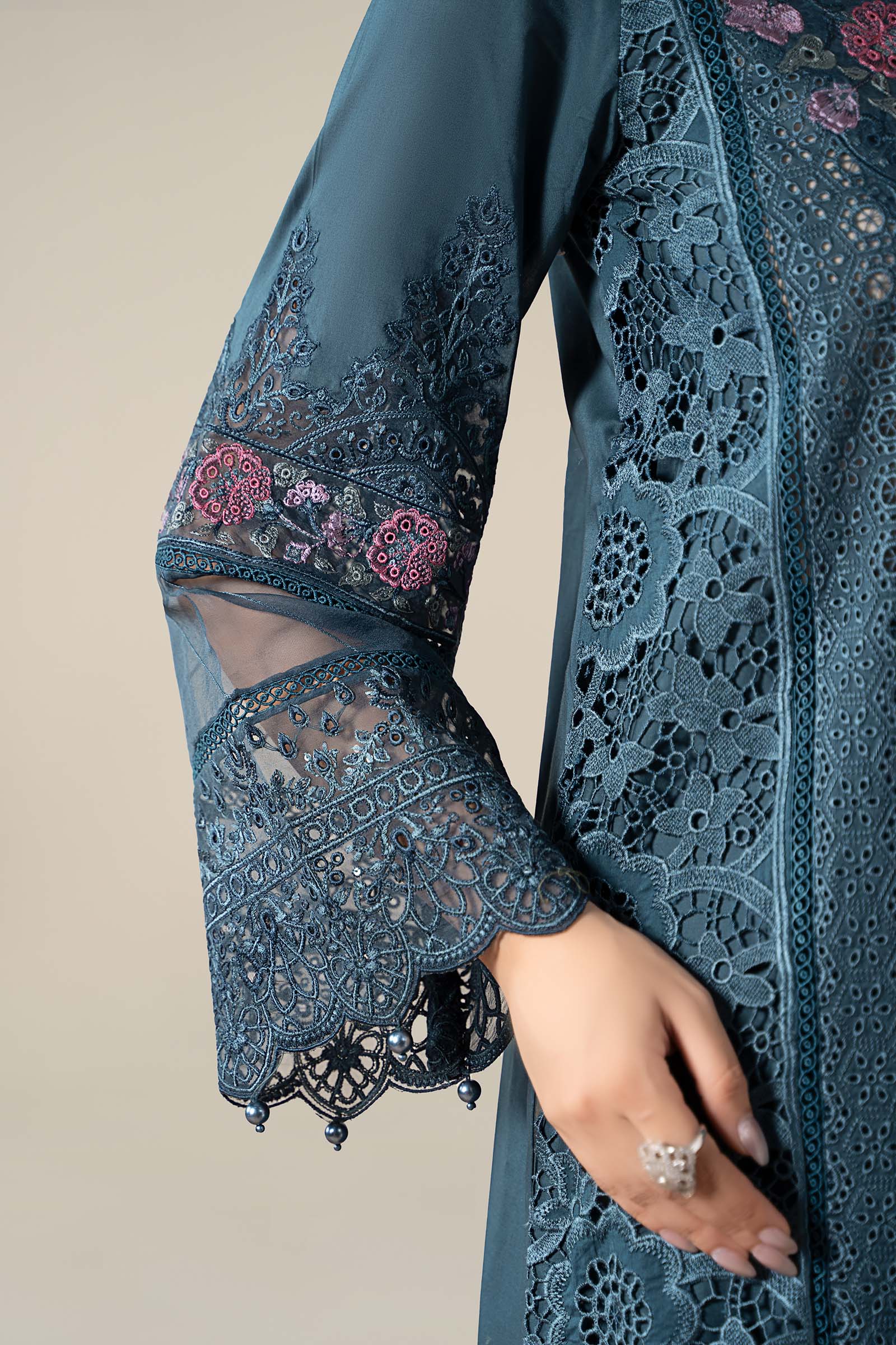 3 Piece Embroidered Lawn Suit - Image 5