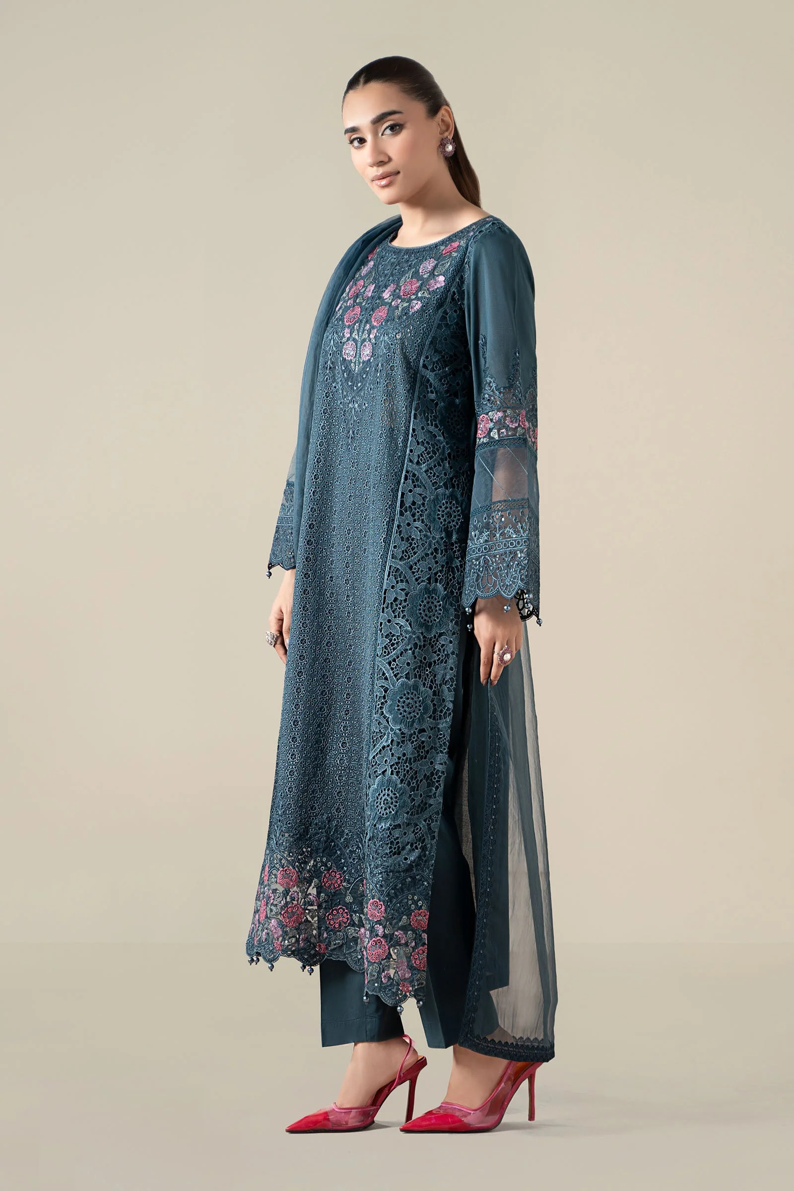 3 Piece Embroidered Lawn Suit - Image 7