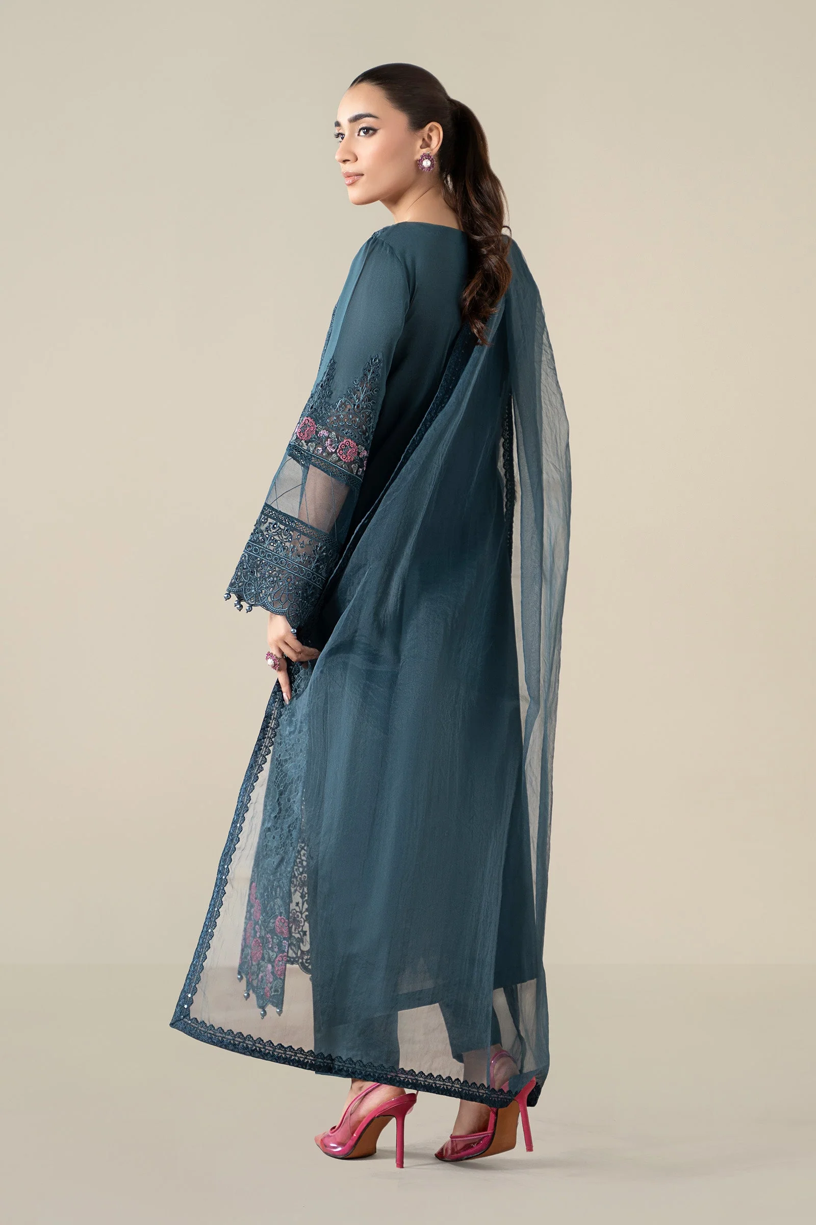 3 Piece Embroidered Lawn Suit - Image 8
