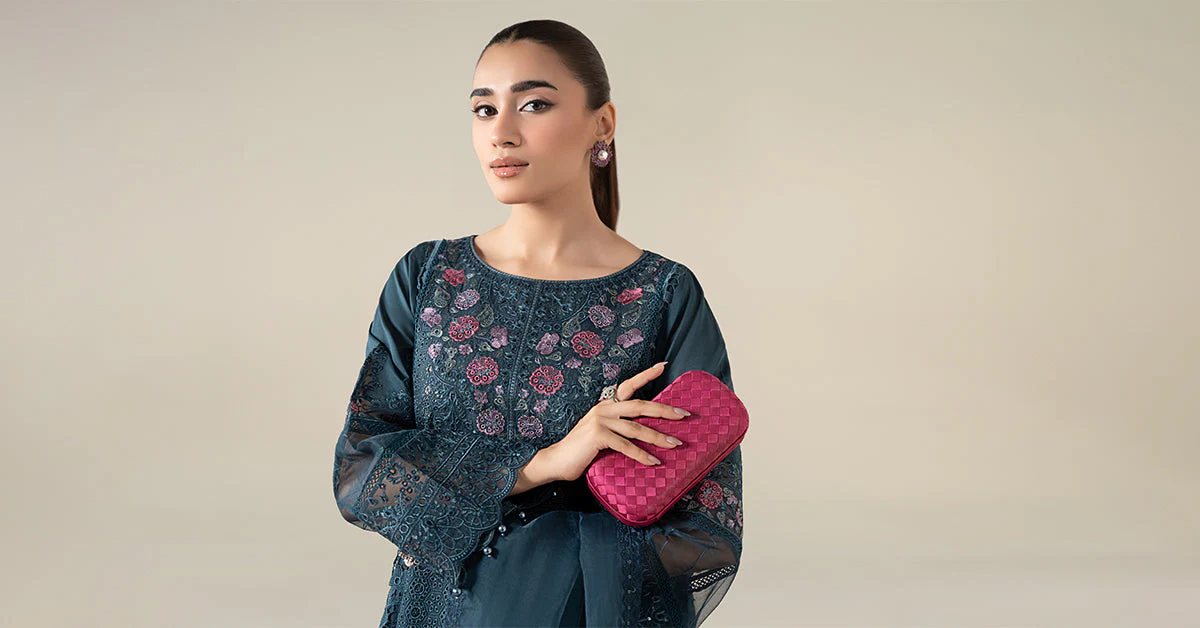 3 Piece Embroidered Lawn Suit - Image 9