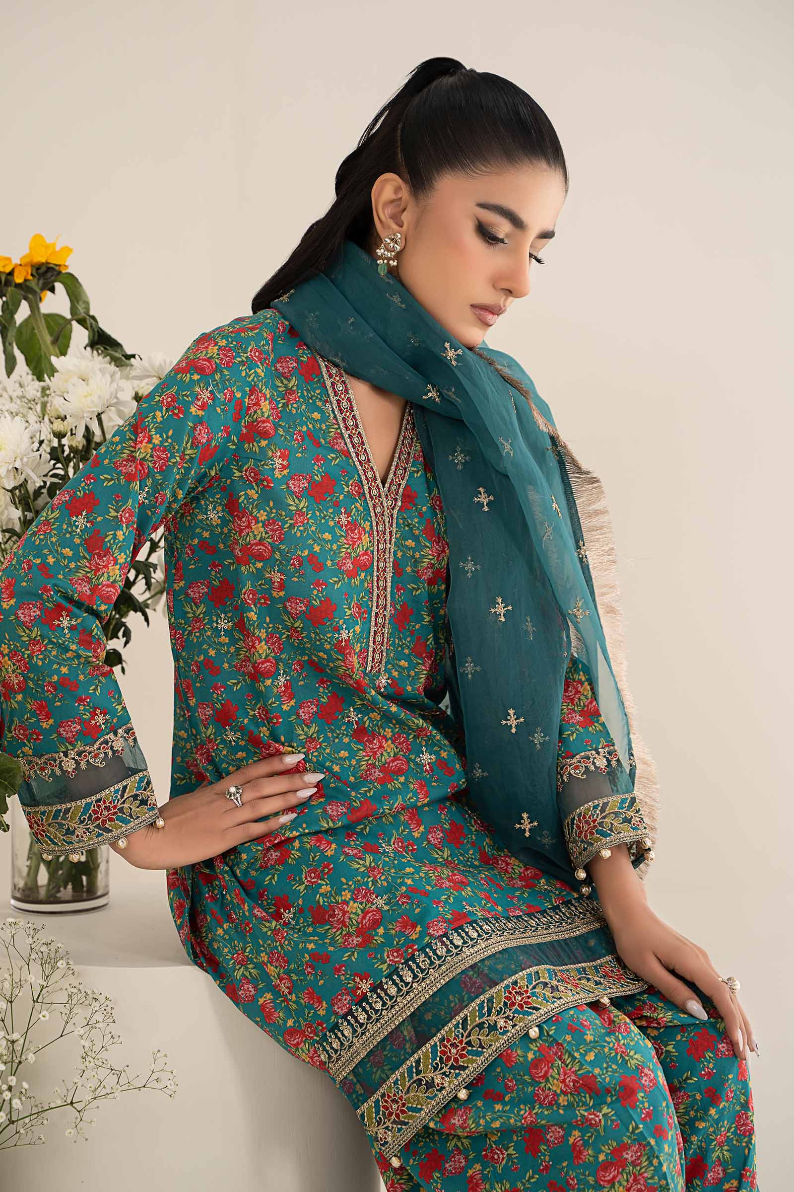 3 Piece Embroidered Lawn Suit - Image 2