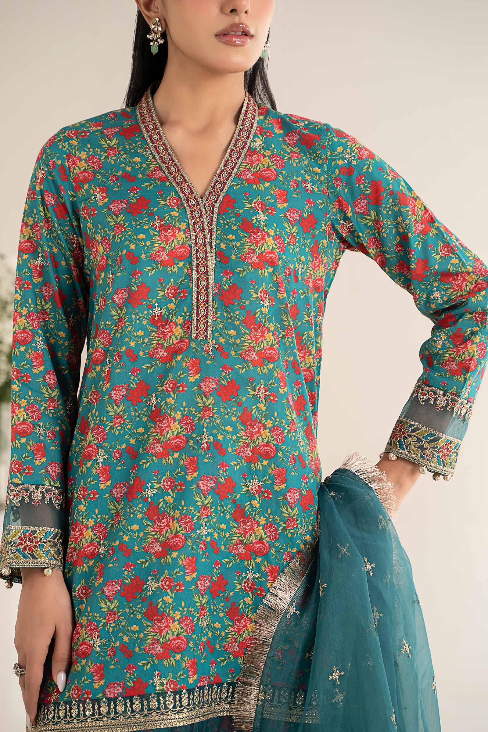 3 Piece Embroidered Lawn Suit - Image 3